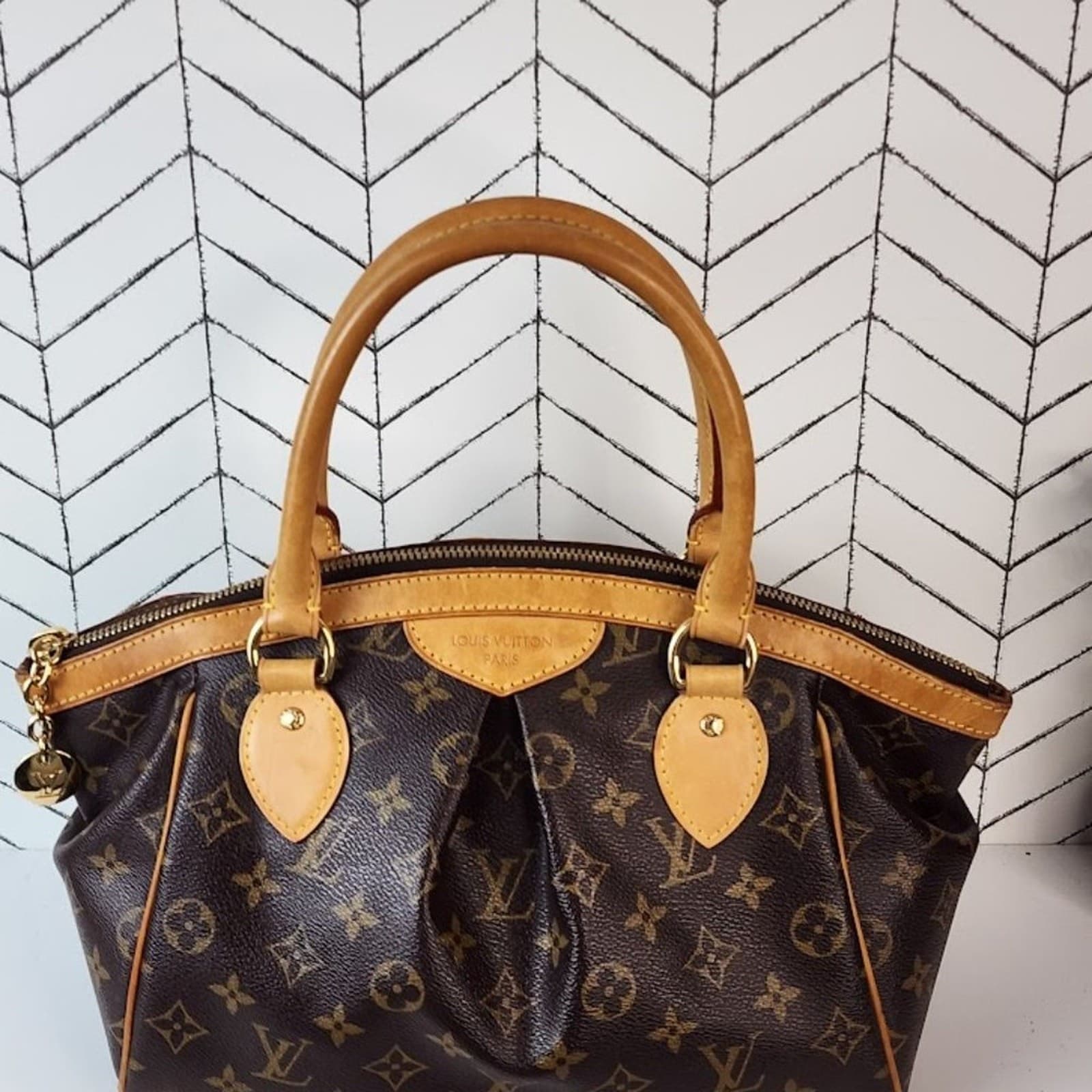 Louis Vuitton Tivoli PM Shoulder Bag Monogram - Thumbnail 2