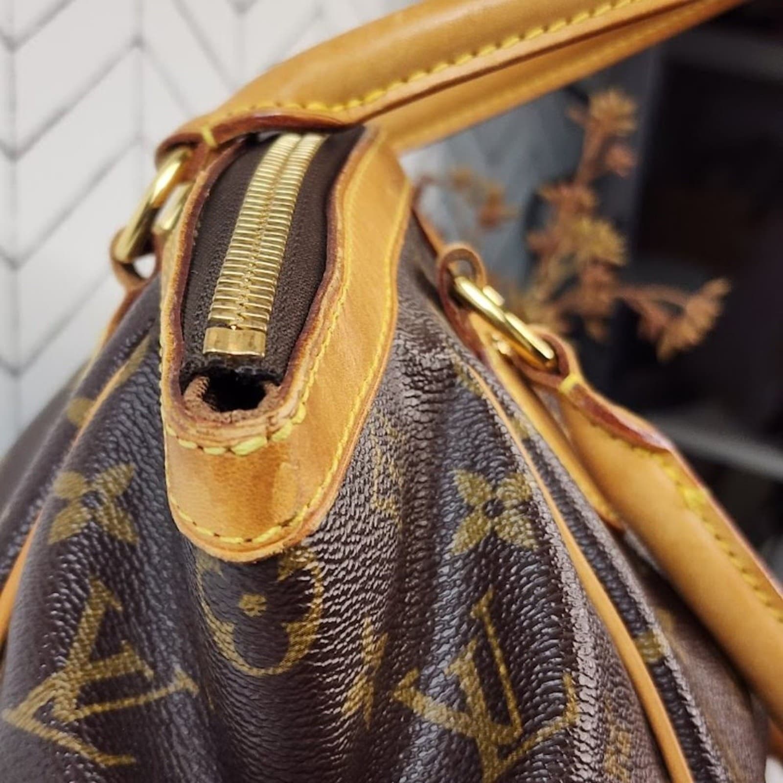 Louis Vuitton Tivoli PM Shoulder Bag Monogram - Thumbnail 3