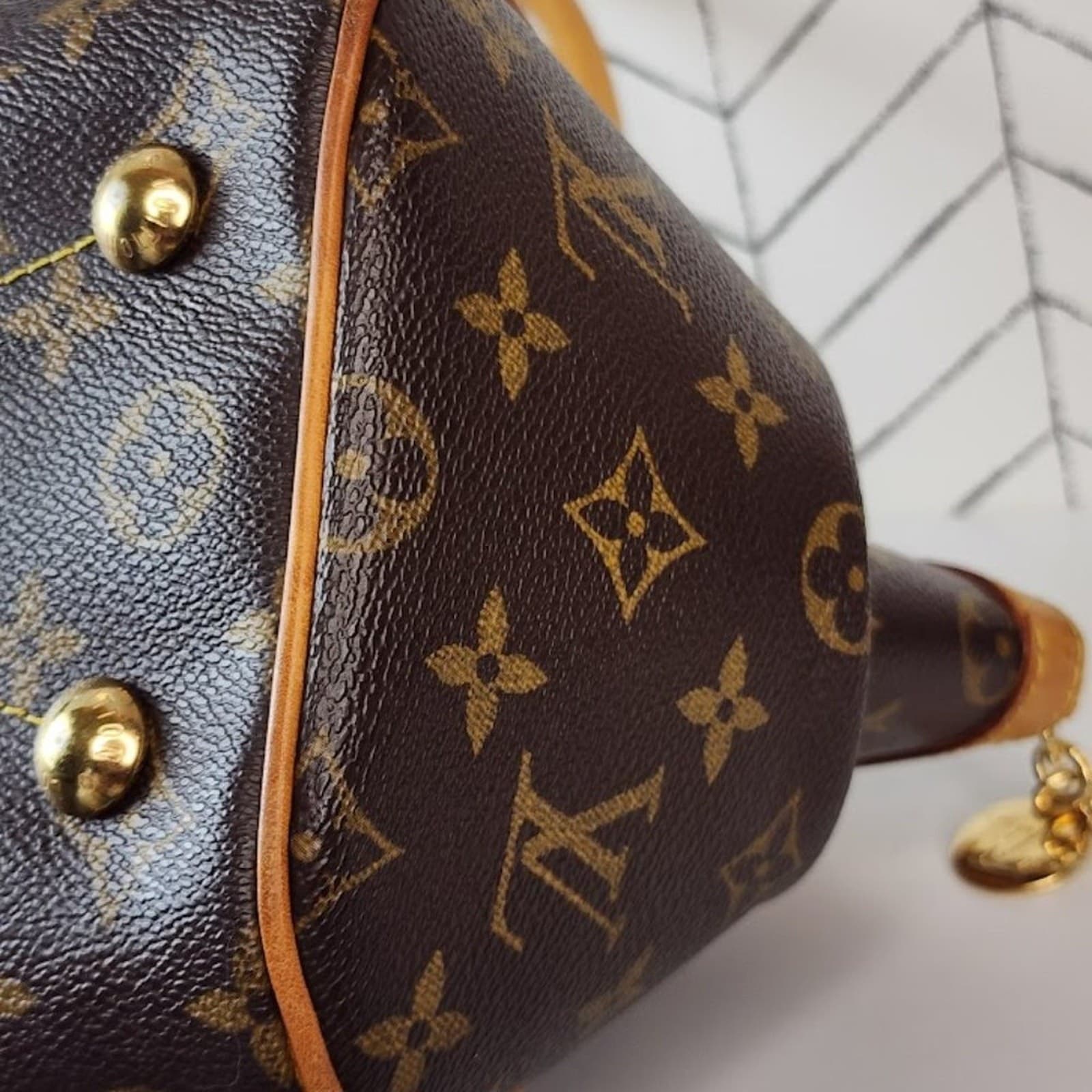 Louis Vuitton Tivoli PM Shoulder Bag Monogram - Thumbnail 5