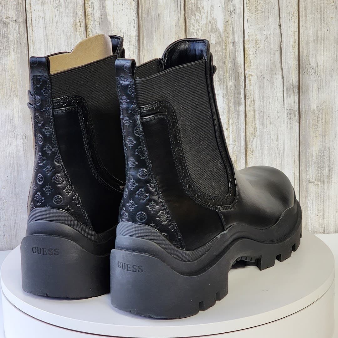 NEW - GUESS Women's Yesses Triple Triangle Lug Sole Chelsea Boots- Size 10 M - Thumbnail 3
