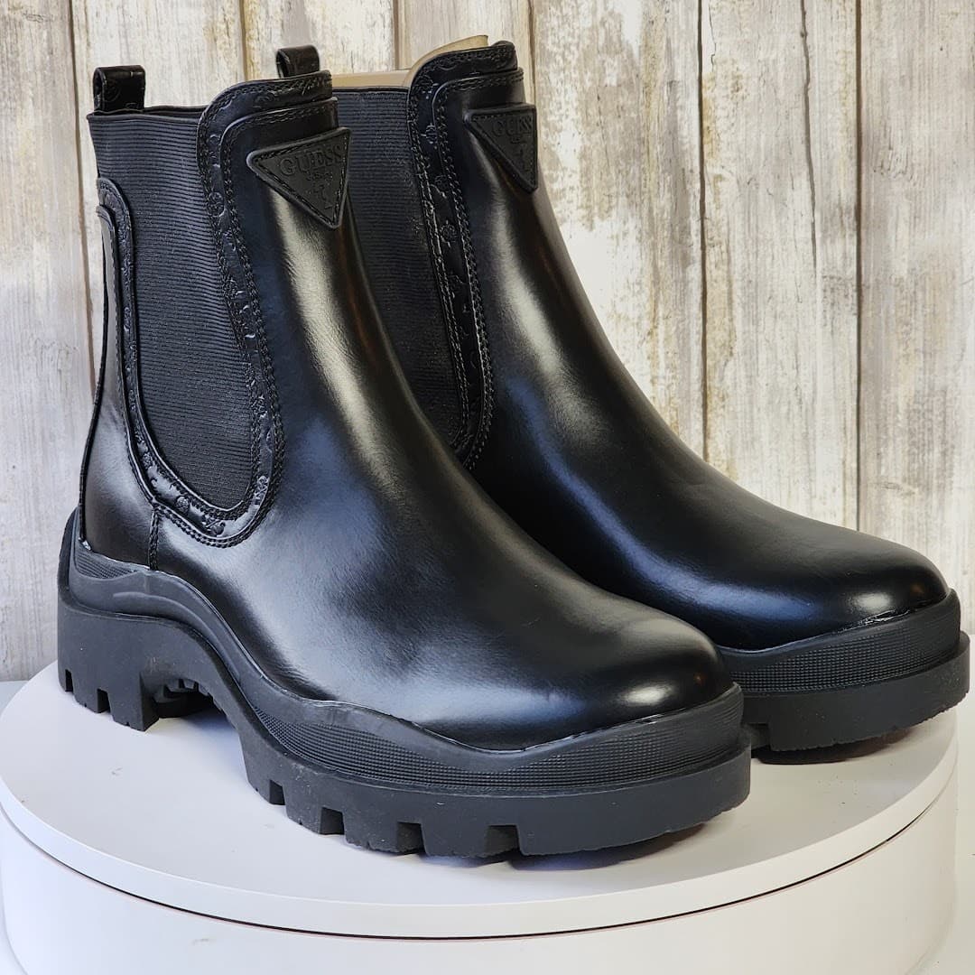 NEW - GUESS Women's Yesses Triple Triangle Lug Sole Chelsea Boots- Size 10 M