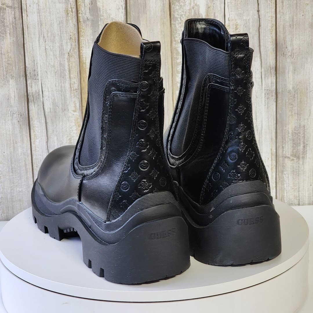 NEW - GUESS Women's Yesses Triple Triangle Lug Sole Chelsea Boots- Size 10 M - Thumbnail 4