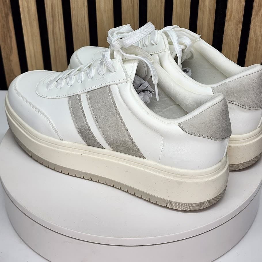 Madden Girl Navida Women’s White Platform Sneakers Lace Up Striped Size 9.5 - Thumbnail 3
