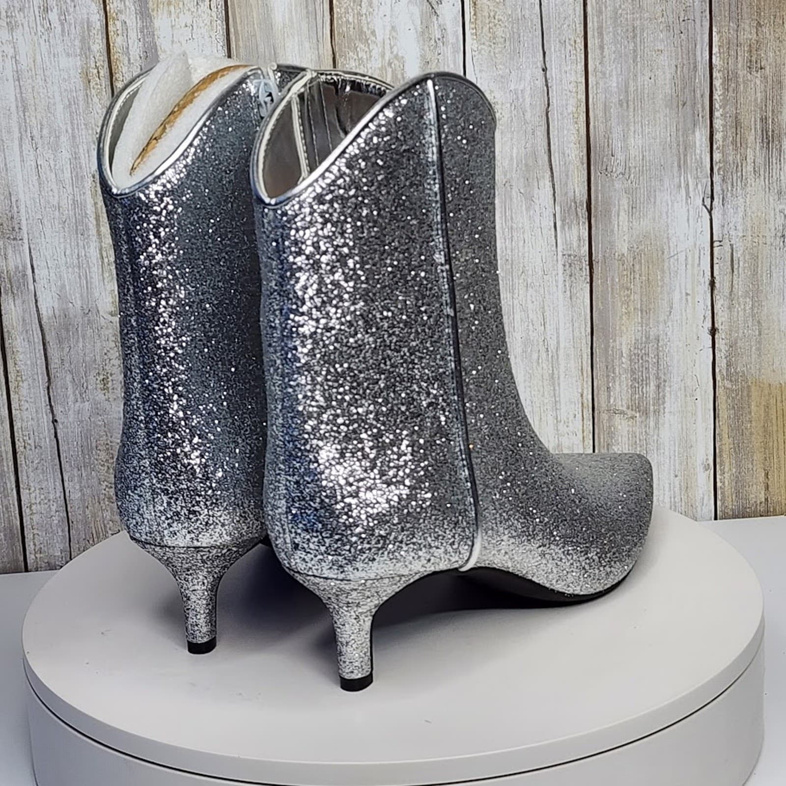 NEW - On 34th Aatira Silver Tulip Booties - Size 6.5 M - Thumbnail 4