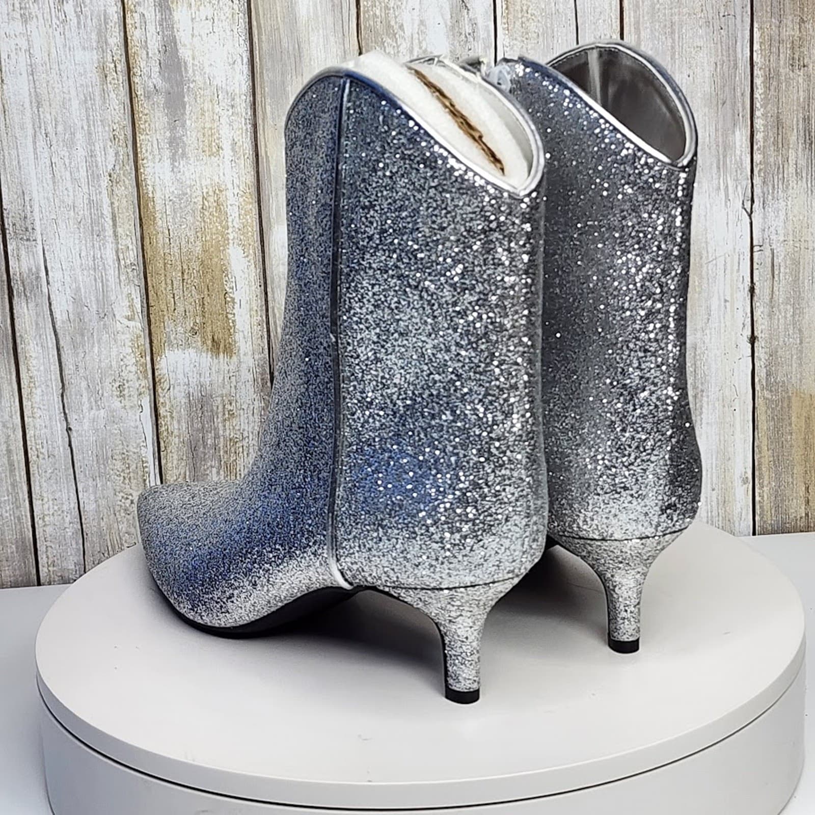 NEW - On 34th Aatira Silver Tulip Booties - Size 6.5 M - Thumbnail 5