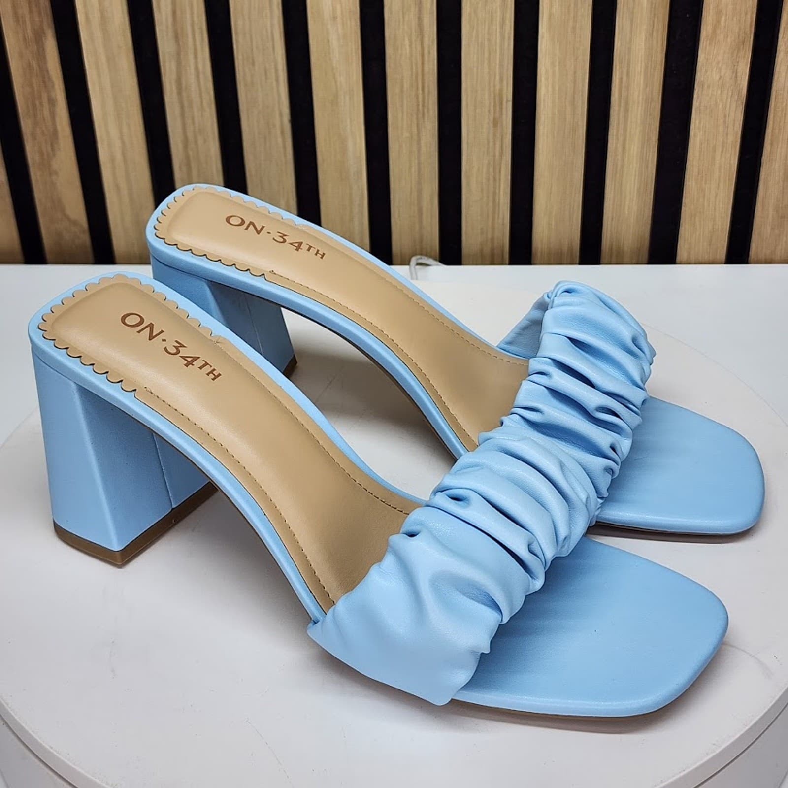 NEW - On 34th Salliee Women’s Dress Sandals Ruffle Block Heels Size 9 - Thumbnail 2