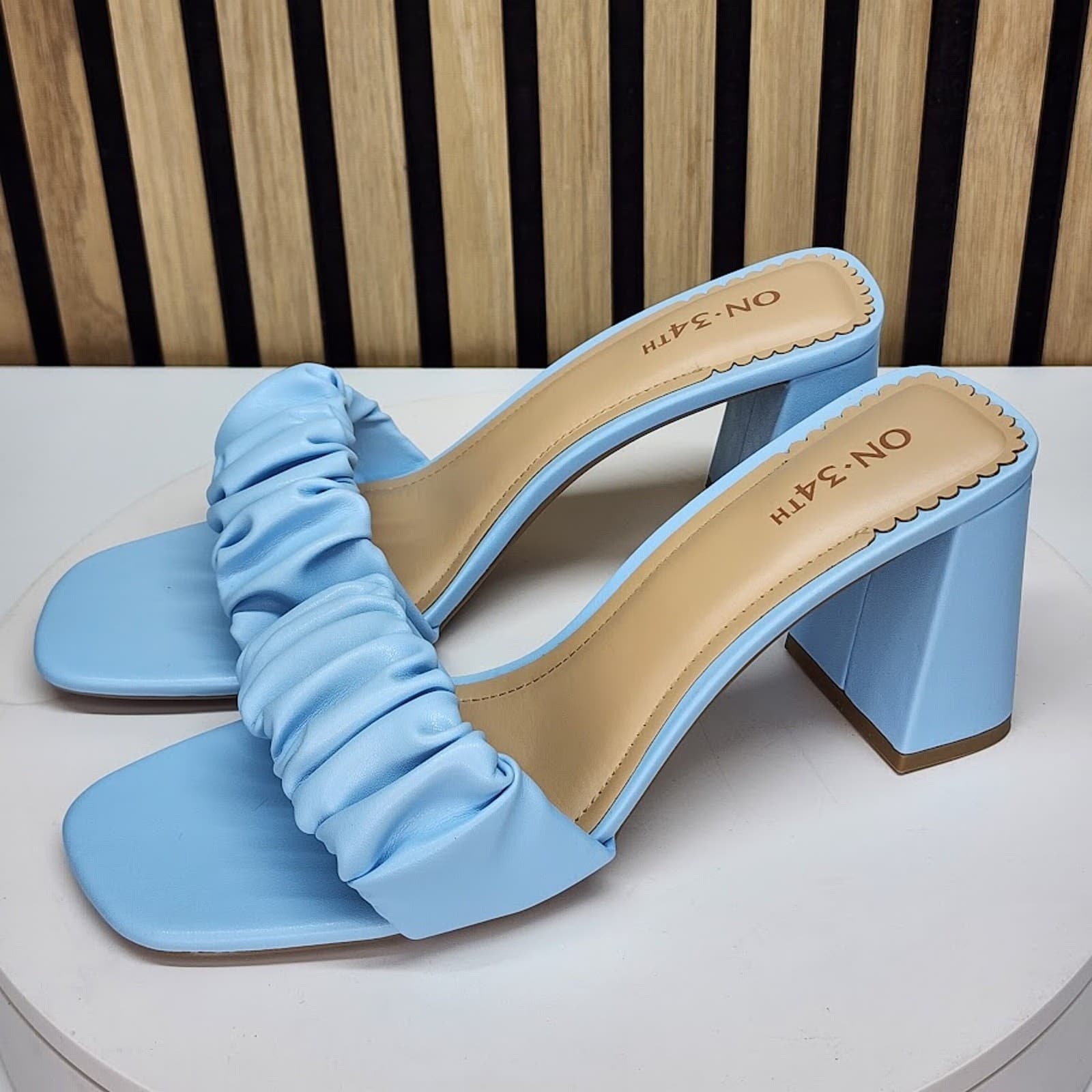 NEW - On 34th Salliee Women’s Dress Sandals Ruffle Block Heels Size 7.5 - Thumbnail 5