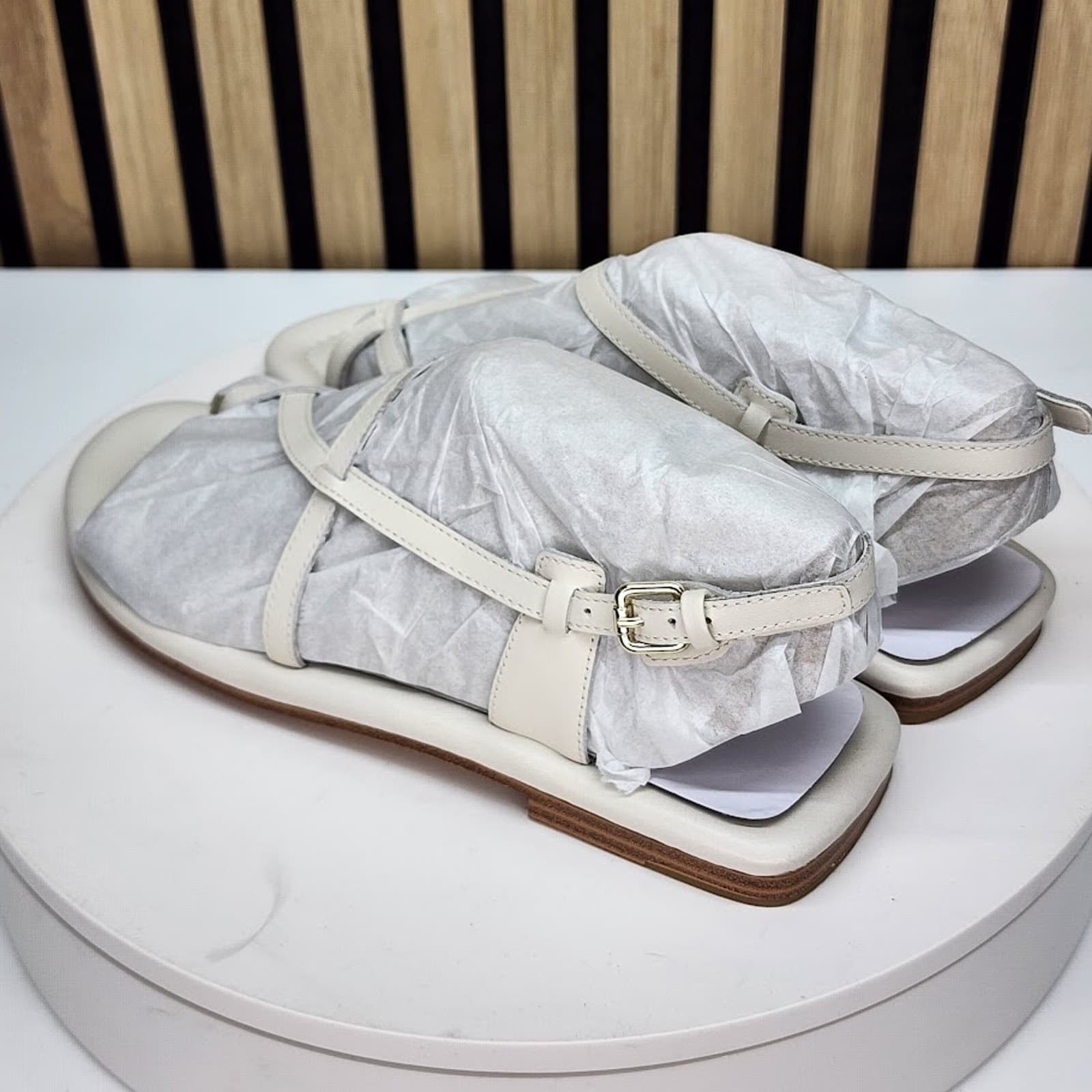 NEW - Marc Fisher LTD Gerty Women’s Ivory Strappy Flat Sandals Leather Size 10 - Thumbnail 5