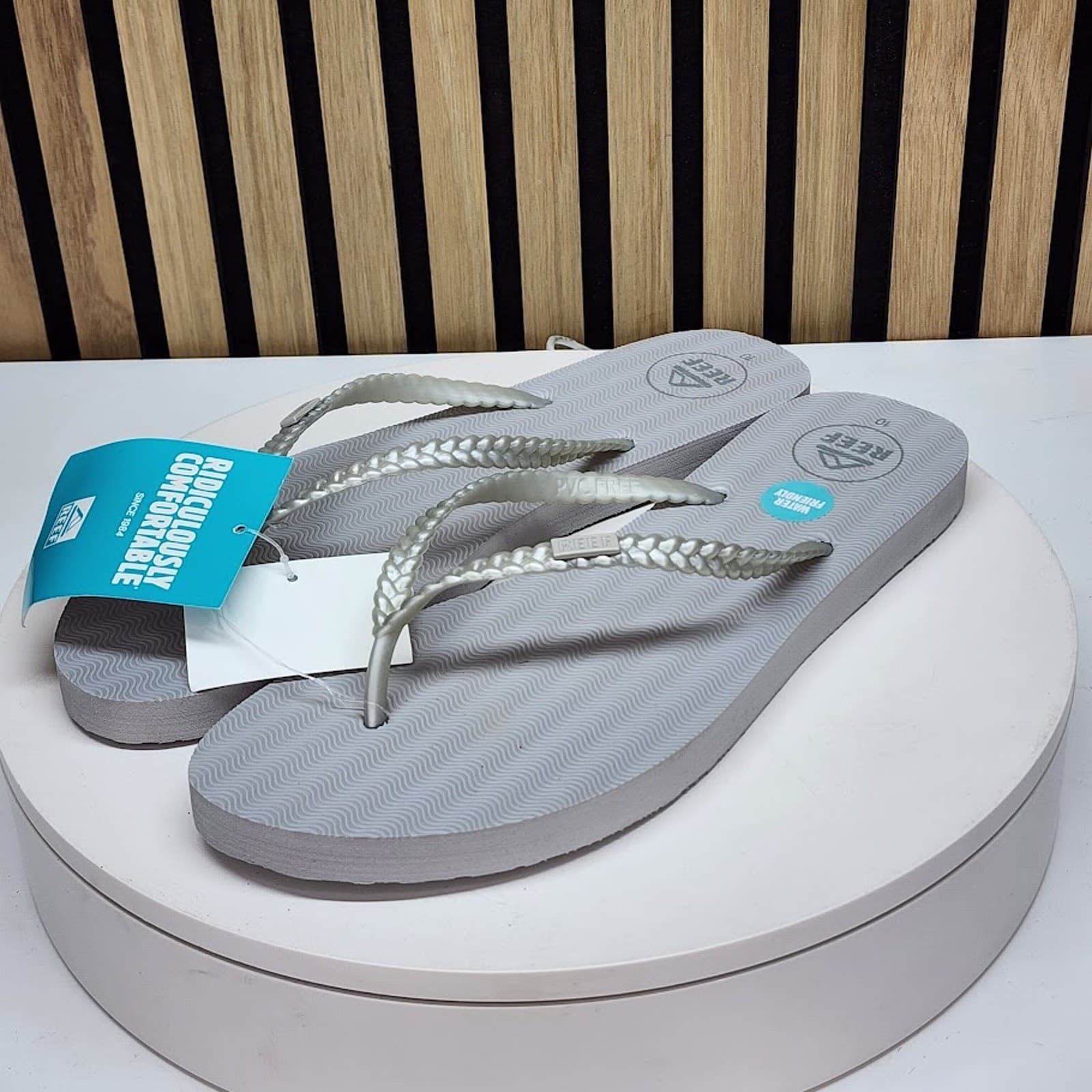 NEW - REEF Seaside Women’s Silver Thong Sandals Water Friendly Flip Flops Size 6 - Thumbnail 4