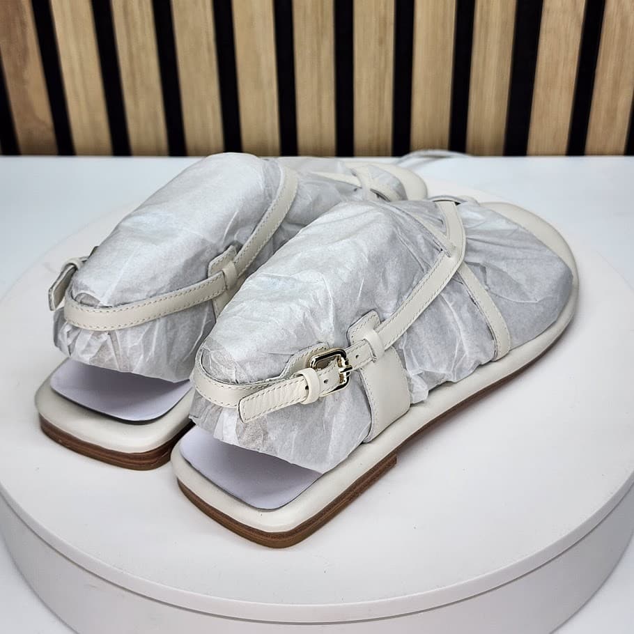 NEW - Marc Fisher LTD Gerty Women’s Ivory Strappy Flat Sandals Leather Size 7.5 - Thumbnail 3