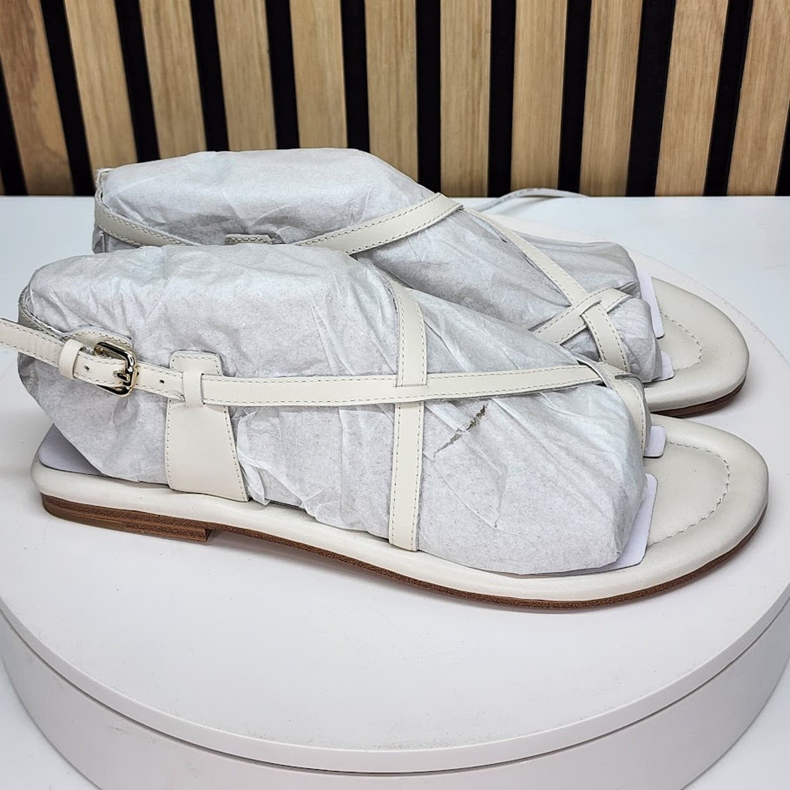 NEW - Marc Fisher LTD Gerty Women’s Ivory Strappy Flat Sandals Leather Size 9.5 - Thumbnail 2
