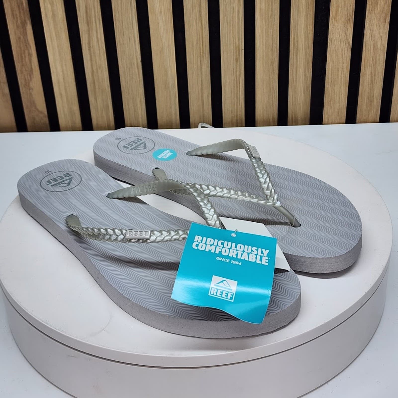 NEW - REEF Seaside Womens Silver Thong Sandals Water Friendly Flip Flops Size 10