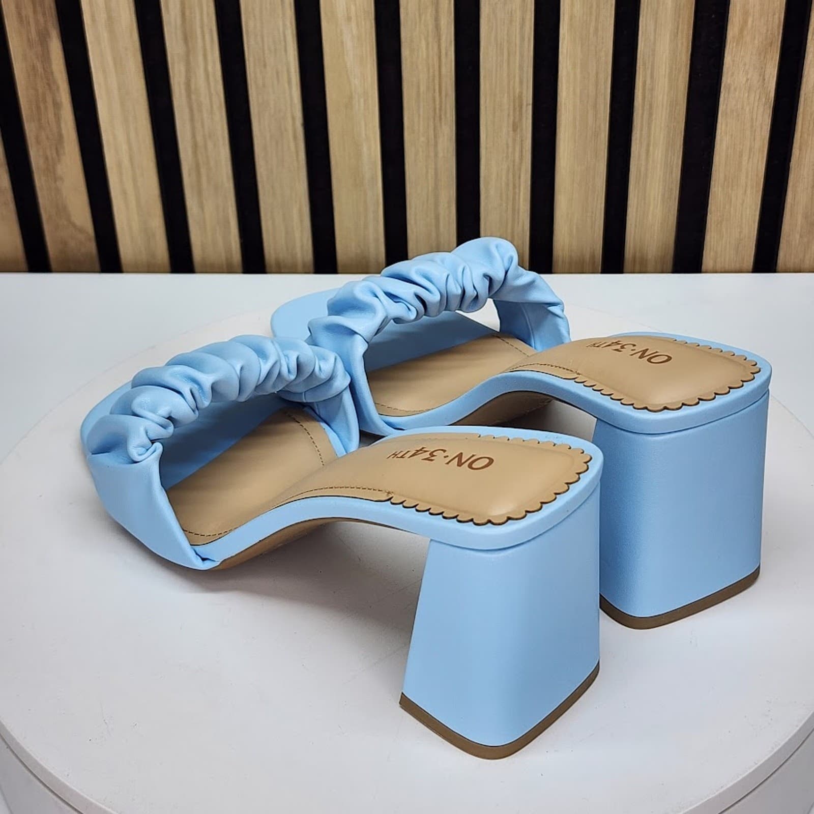 NEW - On 34th Salliee Women’s Dress Sandals Ruffle Block Heels Size 9.5 - Thumbnail 4