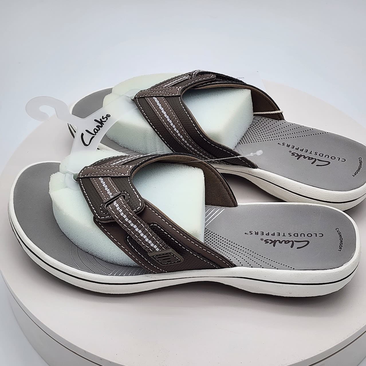 NEW - Clarks Cloudsteppers Women's Pewter Flip Flop Sandals Cushion Soft Size 6 - Thumbnail 4