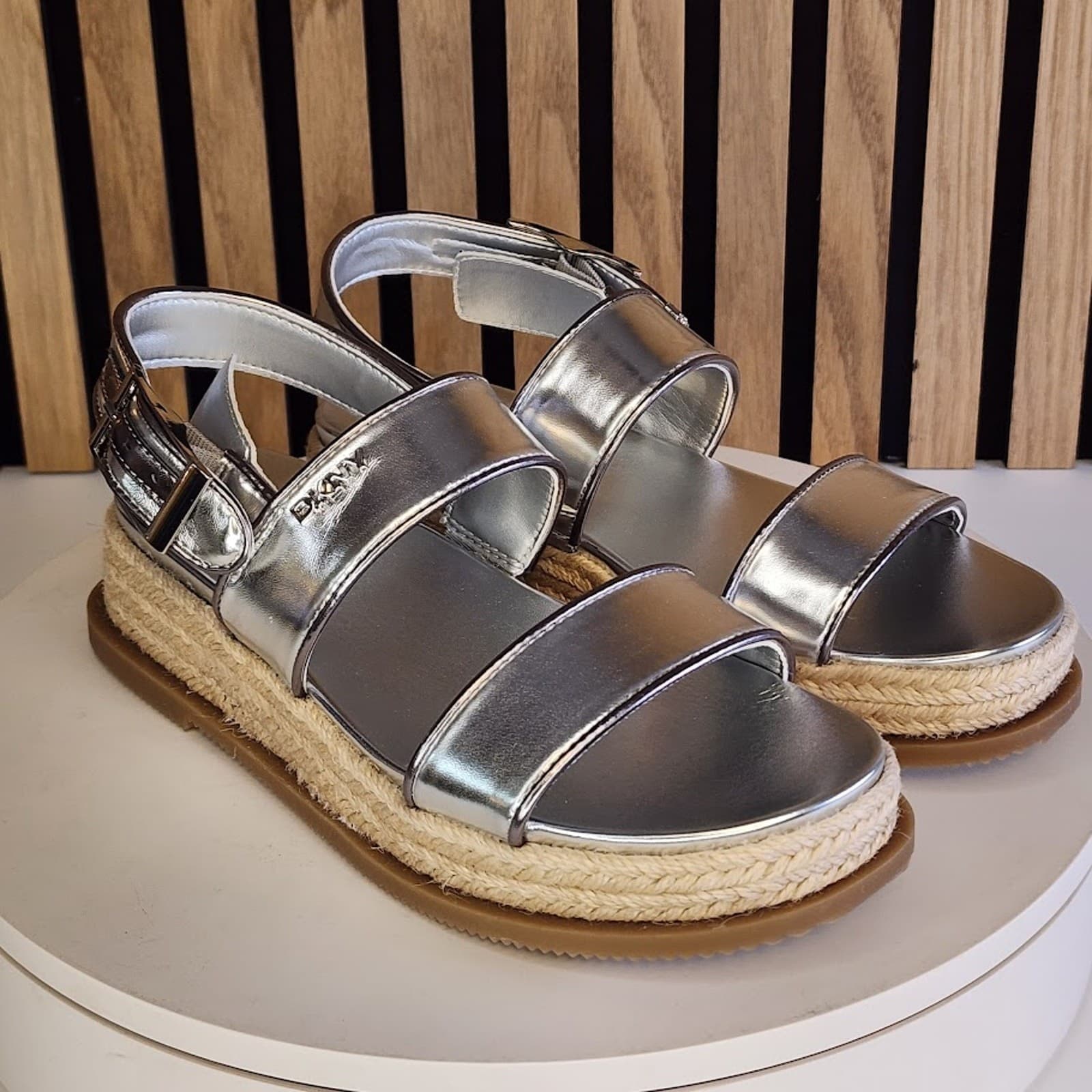 NEW - DKNY Bernae Women’s Slingback Sandals Silver - Size 7 M - Thumbnail 8