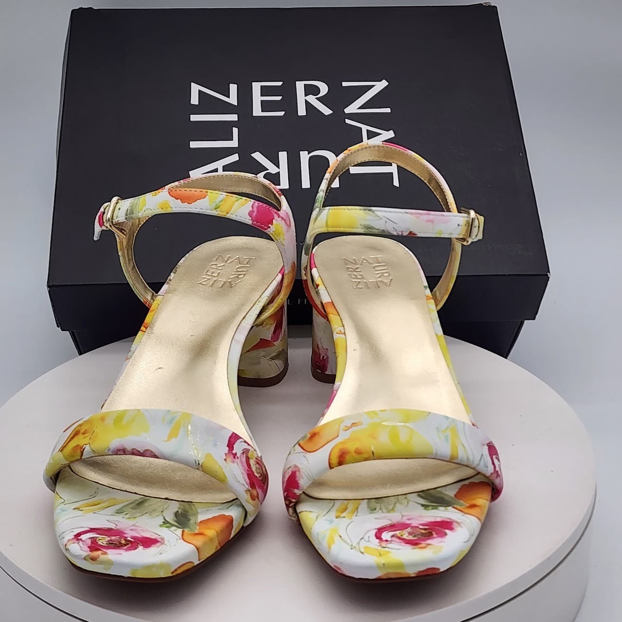 NEW - Naturalizer Izzy Floral Block Heel Sandals Yellow Floral Wide Size 10W - Thumbnail 2