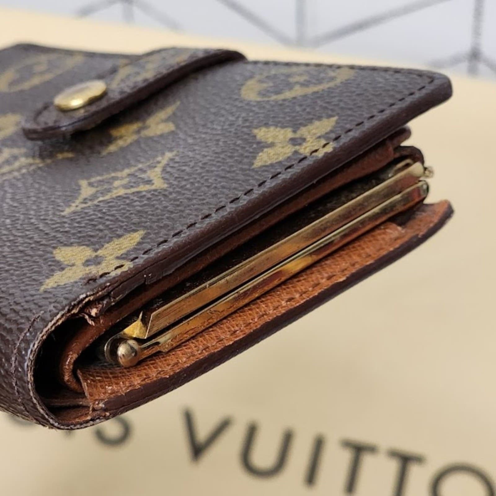 Louis Vuitton Monogram Porte Monnaie Billets Bifold Wallet - Authentic - Thumbnail 3