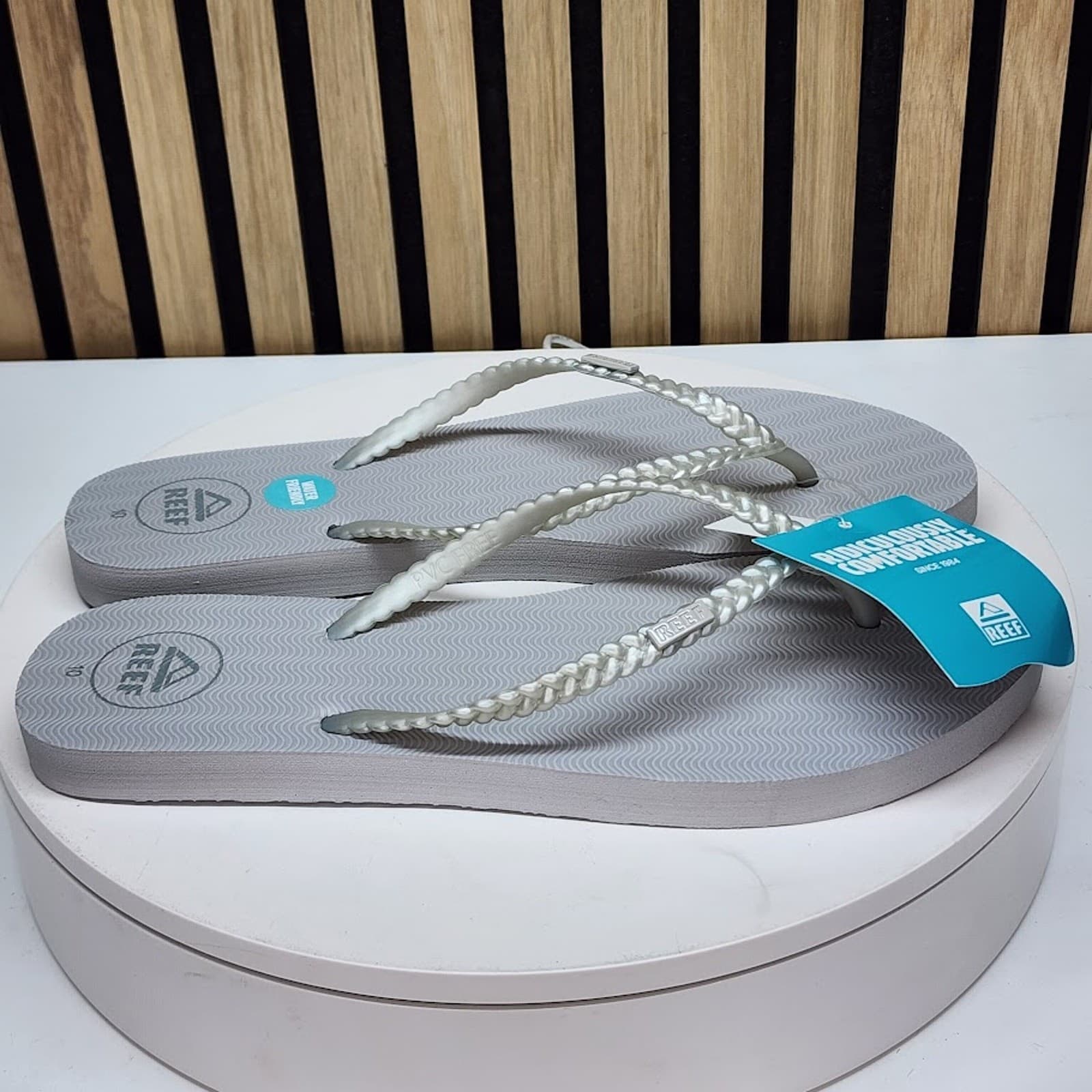 NEW - REEF Seaside Womens Silver Thong Sandals Water Friendly Flip Flops Size 11 - Thumbnail 2