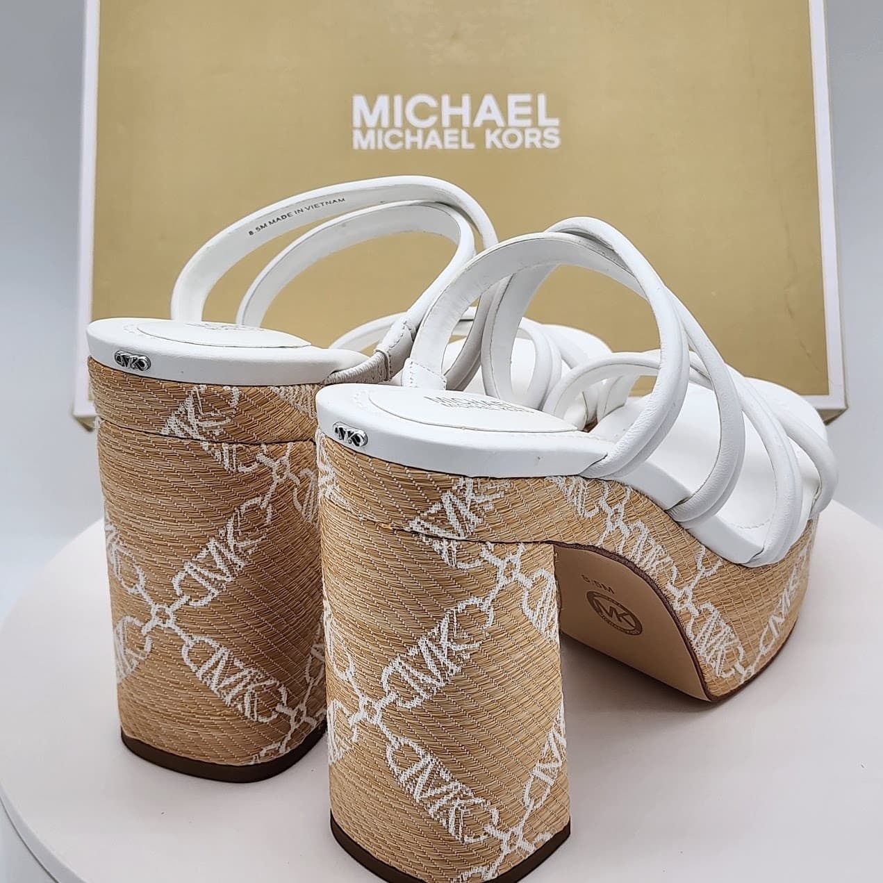 NEW Michael Kors Corrine Platform Leather Chain Sandals White Women's Size 8.5M - Thumbnail 3