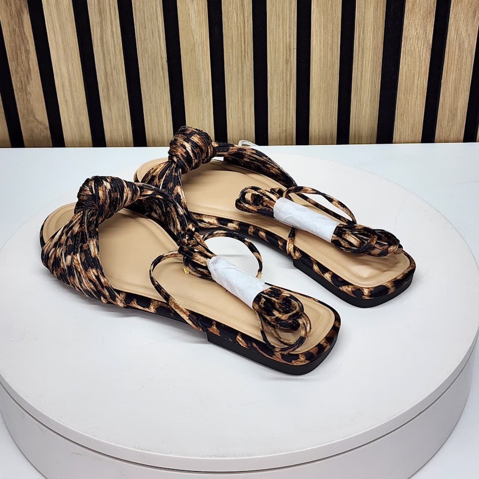 NEW - On 34th Jenniee Women’s Leopard Print Lace Up Flat Sandals Size 8.5 - Thumbnail 4