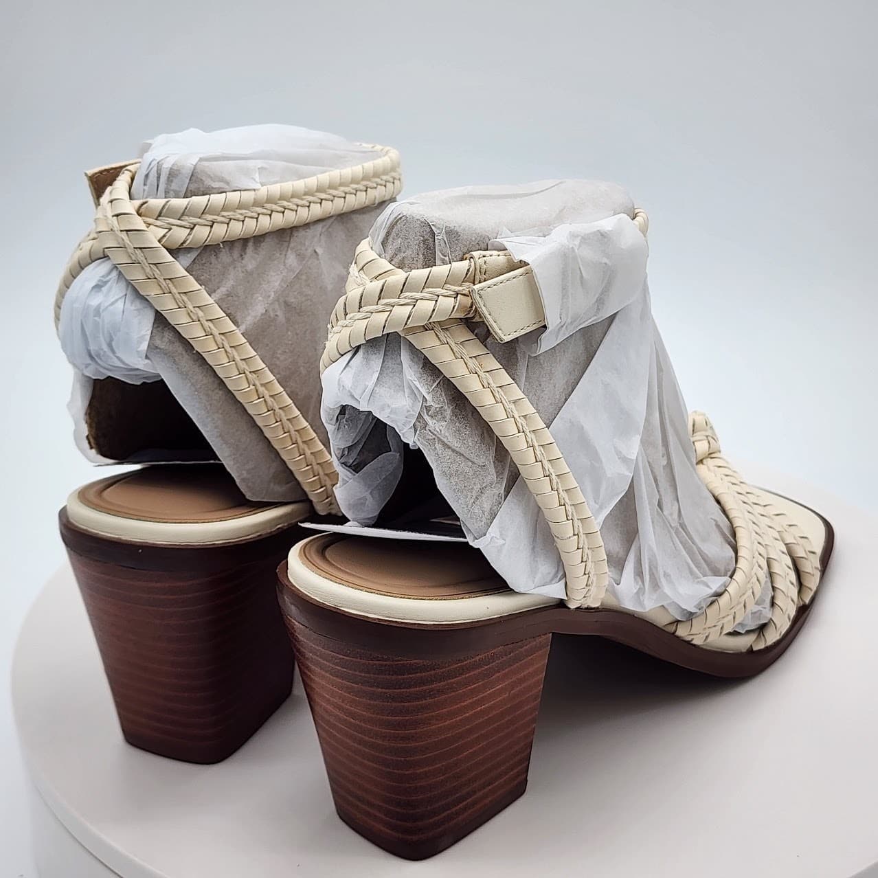NEW - Giani Bernini Renaee Women’s White Linen Block Heel Sandals - Size 9.5 - Thumbnail 3