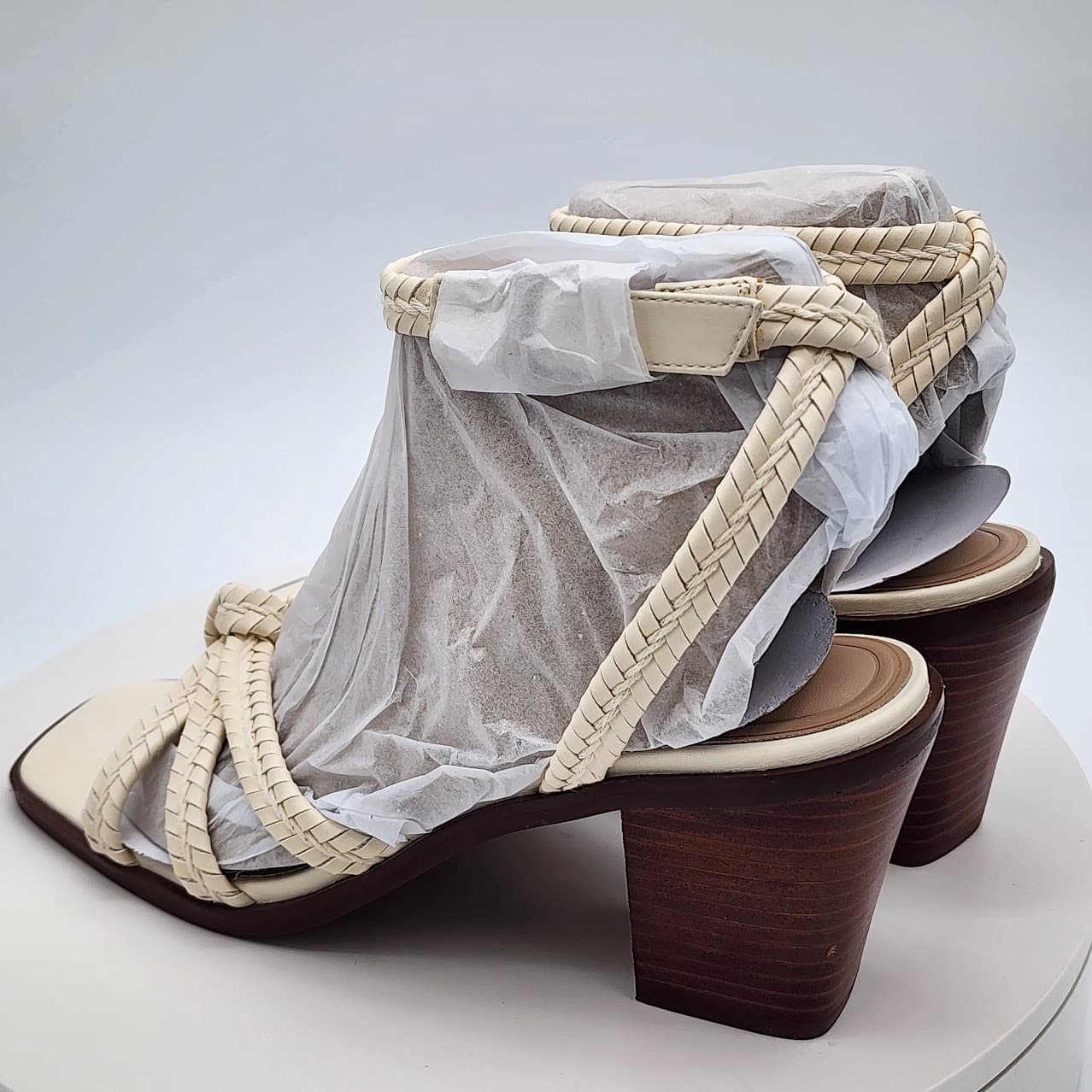 NEW - Giani Bernini Renaee Women’s White Linen Block Heel Sandals - Size 9.5 - Thumbnail 4