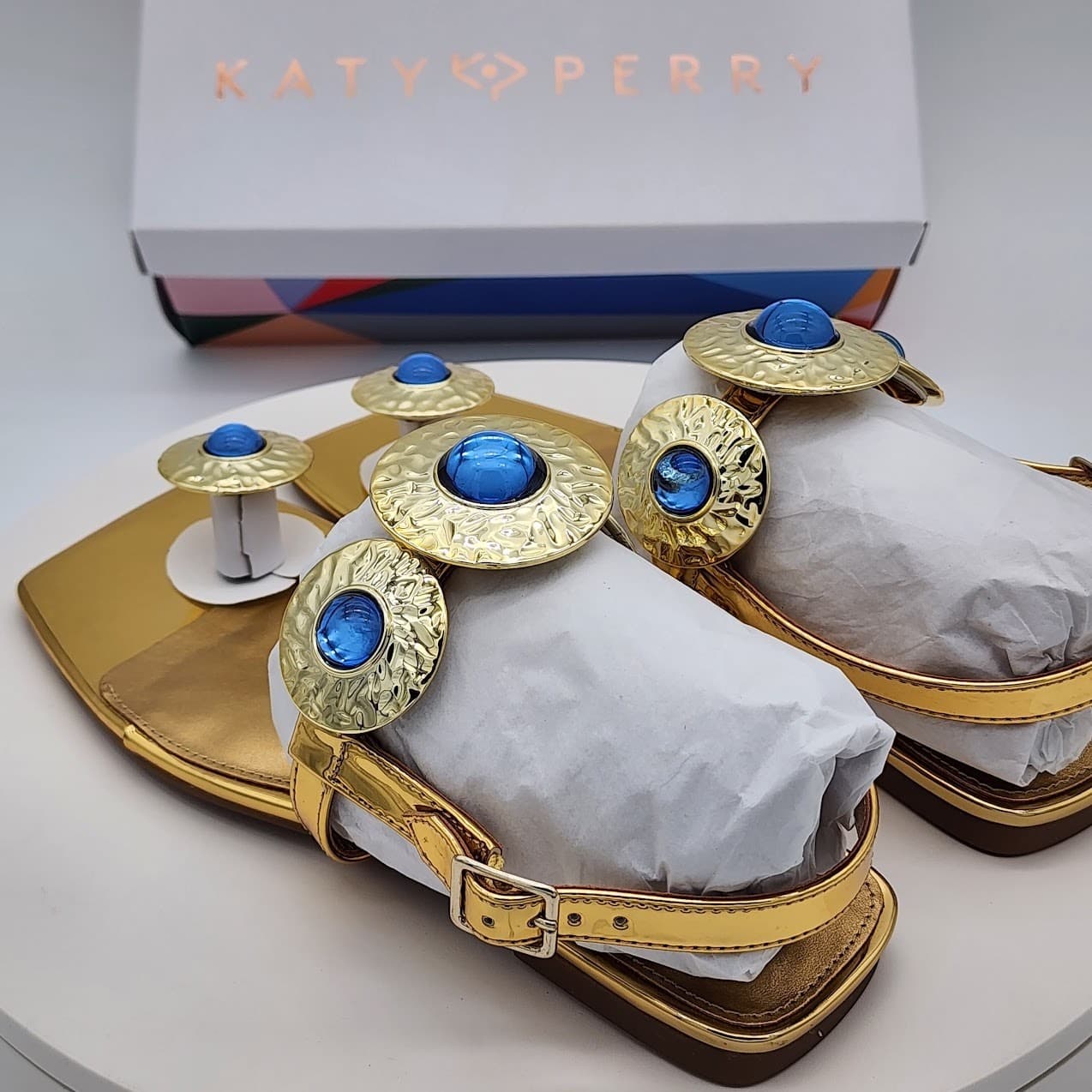 NEW Katy Perry Camie Stone Gold Sandals Womens Size 7.5M Embellished Thong Flats - Thumbnail 4