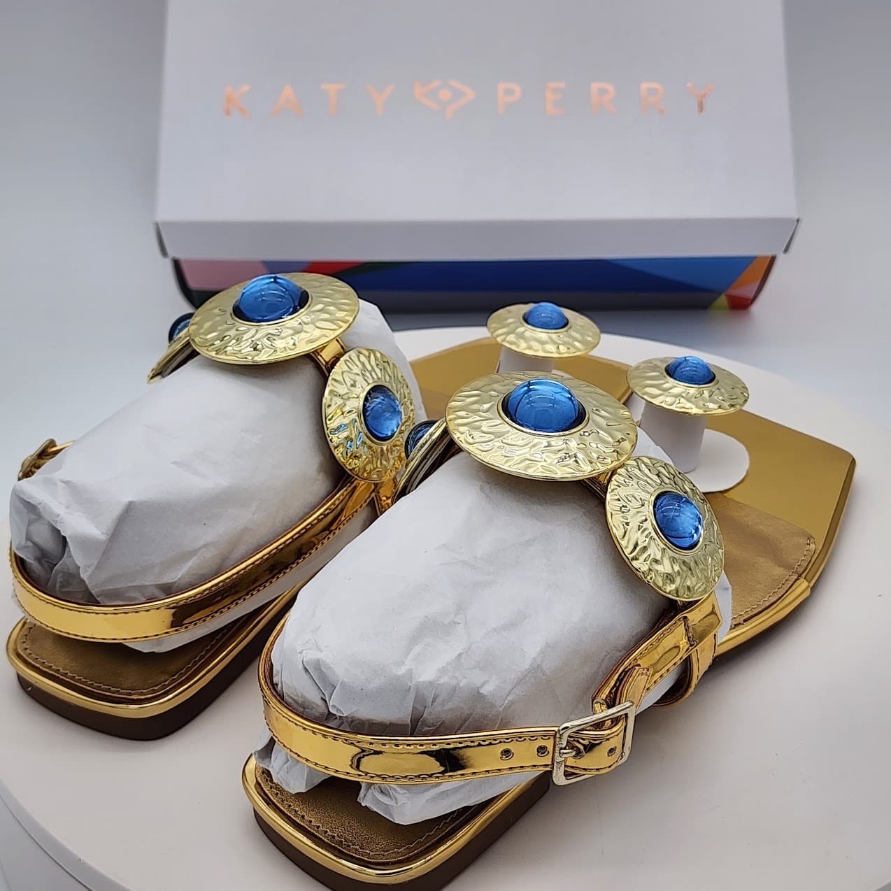 NEW Katy Perry Camie Stone Gold Sandals Womens Size 7.5M Embellished Thong Flats - Thumbnail 3