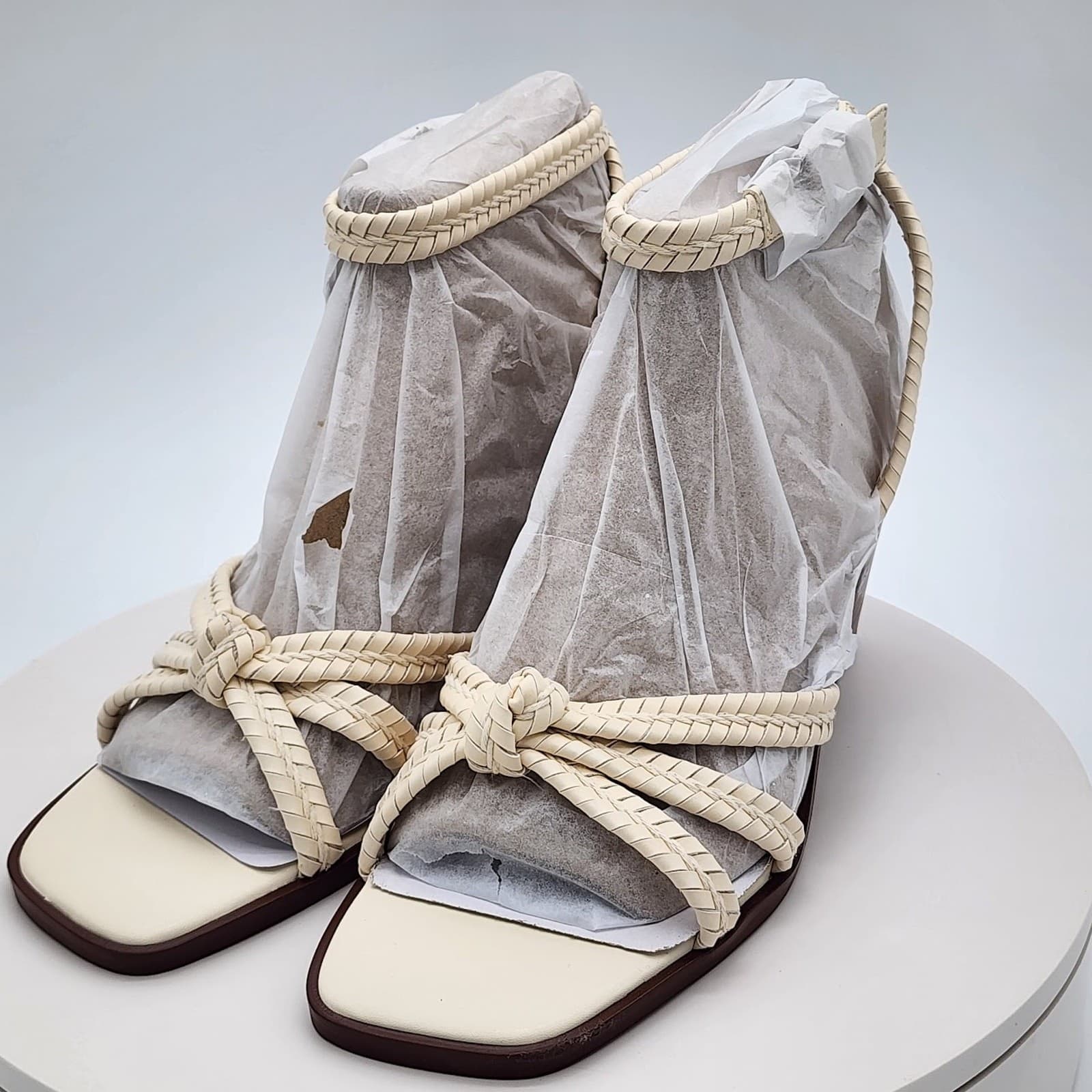 NEW - Giani Bernini Renaee Women’s White Linen Block Heel Sandals - Size 7 - Thumbnail 5