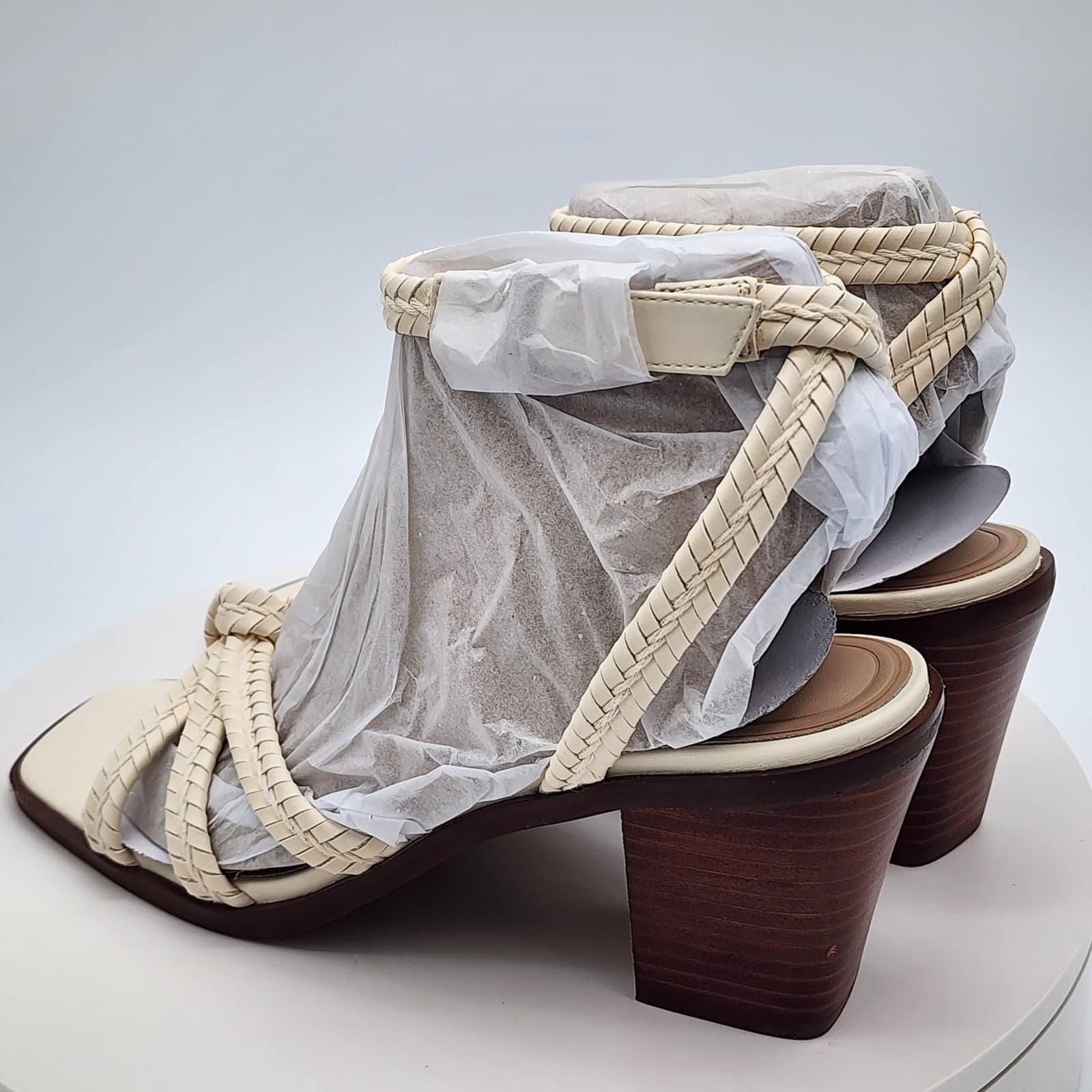 NEW - Giani Bernini Renaee Women’s White Linen Block Heel Sandals - Size 7 - Thumbnail 4