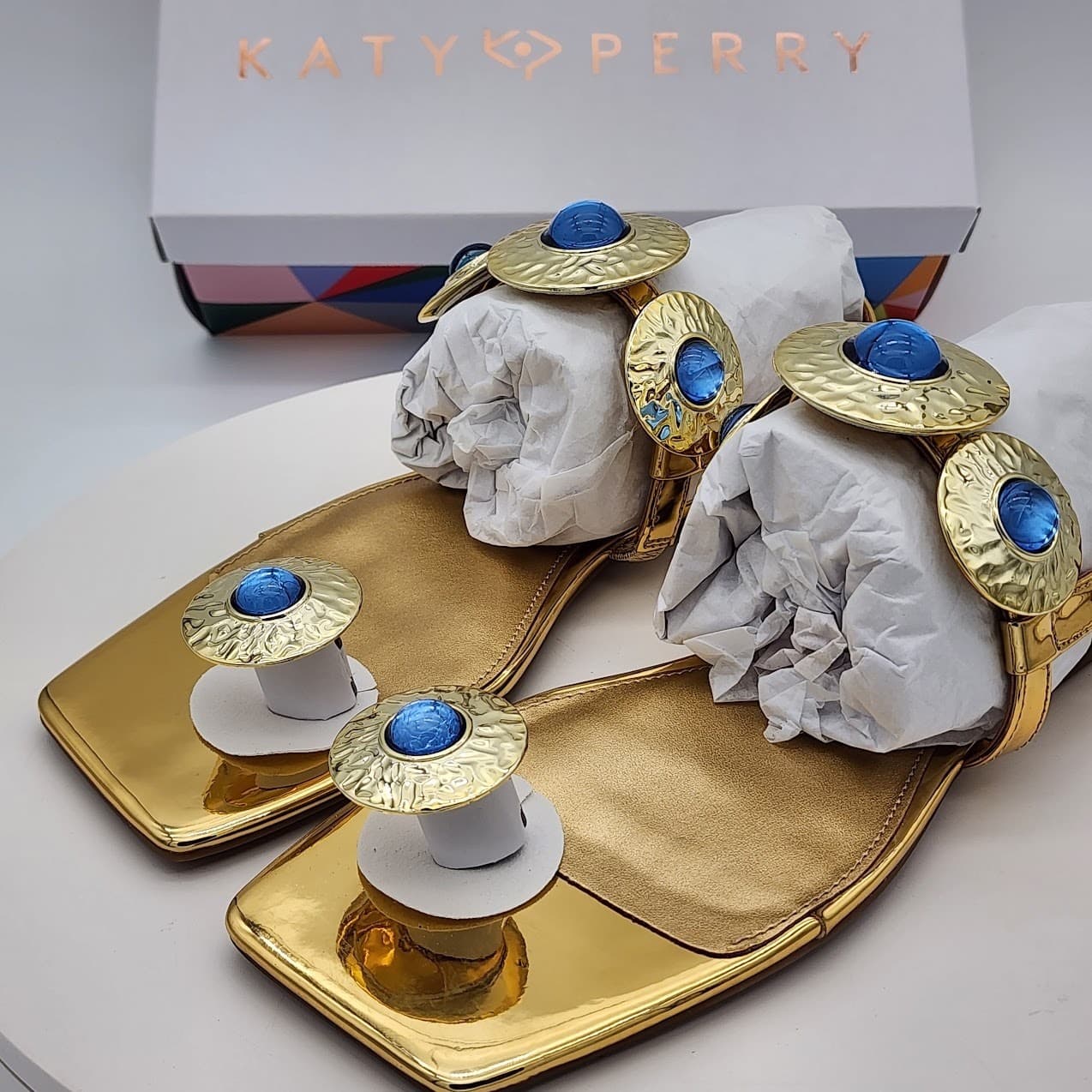 NEW Katy Perry Camie Stone Gold Sandals Womens Size 7.5M Embellished Thong Flats - Thumbnail 5