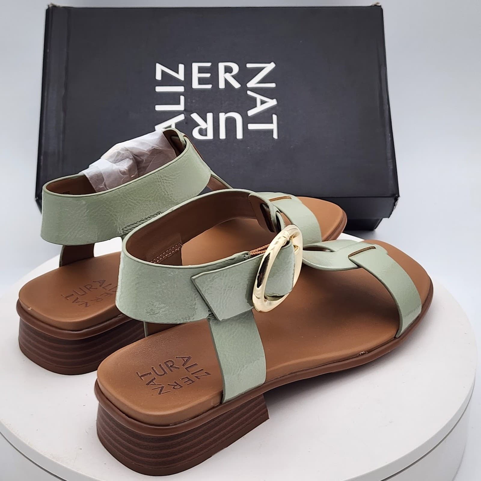 NEW Naturalizer Brandy Women's T-Strap Sandals Pistachio Green Size 8.5M Leather - Thumbnail 4
