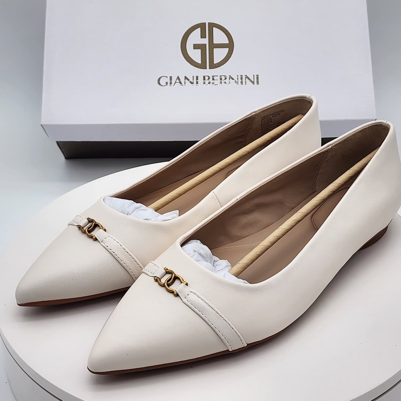 NEW - Giani Bernini Bentlley Women’s White Pointed Toe Flats Slip On Size 10 M - Thumbnail 4