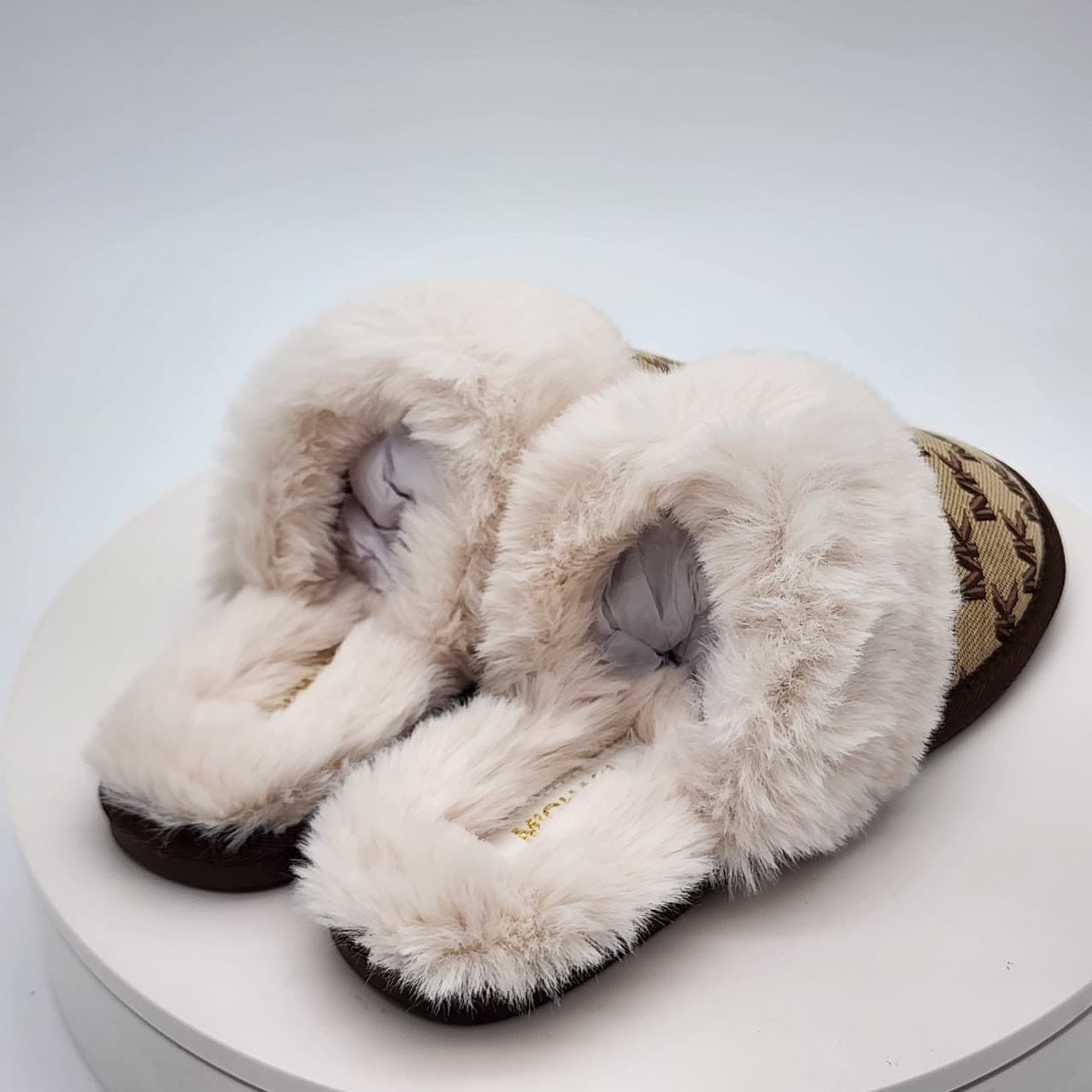 NEW - Michael Kors Tula Scuff Women's Faux Fur Logo Slide House Shoes - Size 6 - Thumbnail 2