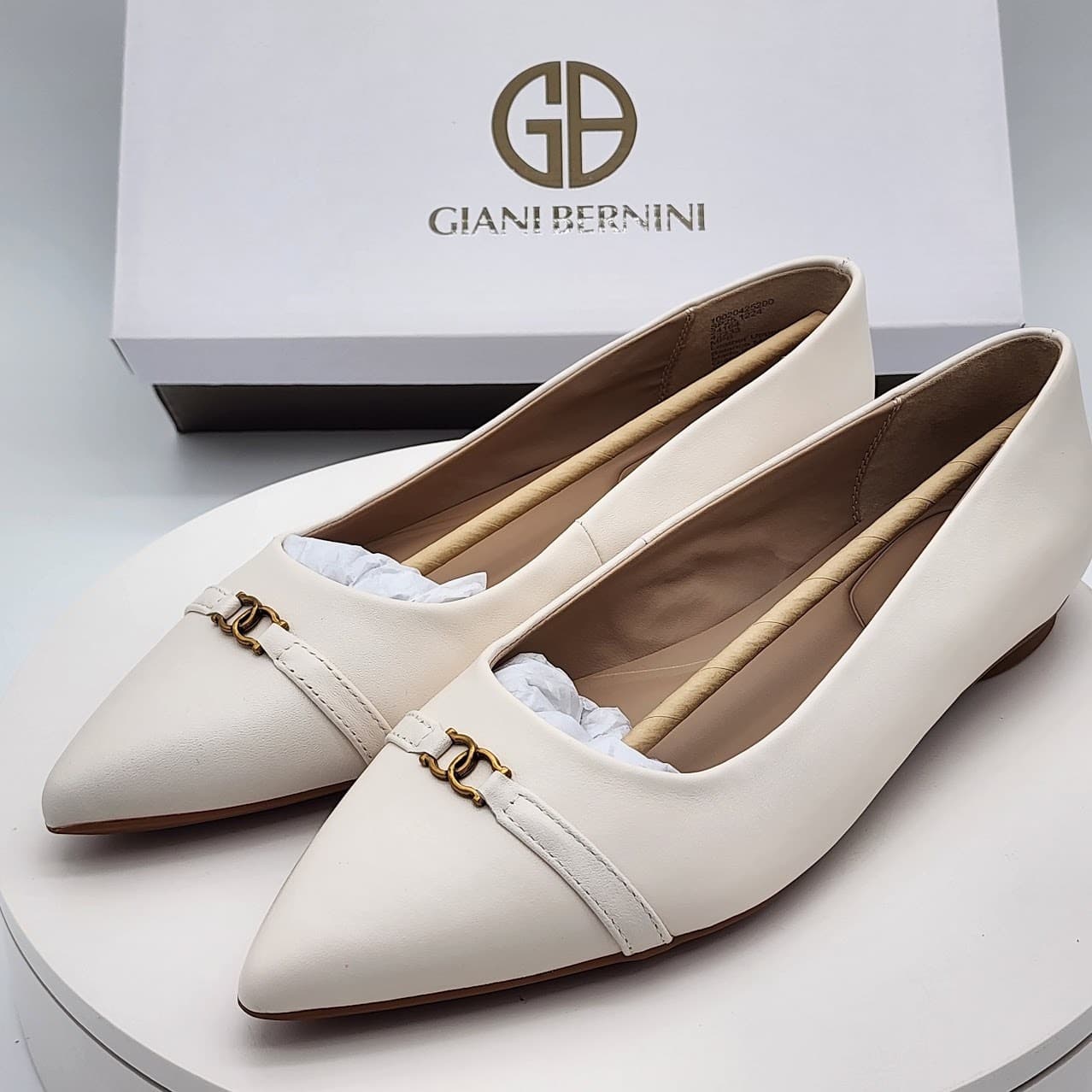 NEW - Giani Bernini Bentlley Women’s White Pointed Toe Flats Slip On Size 9 M - Thumbnail 4
