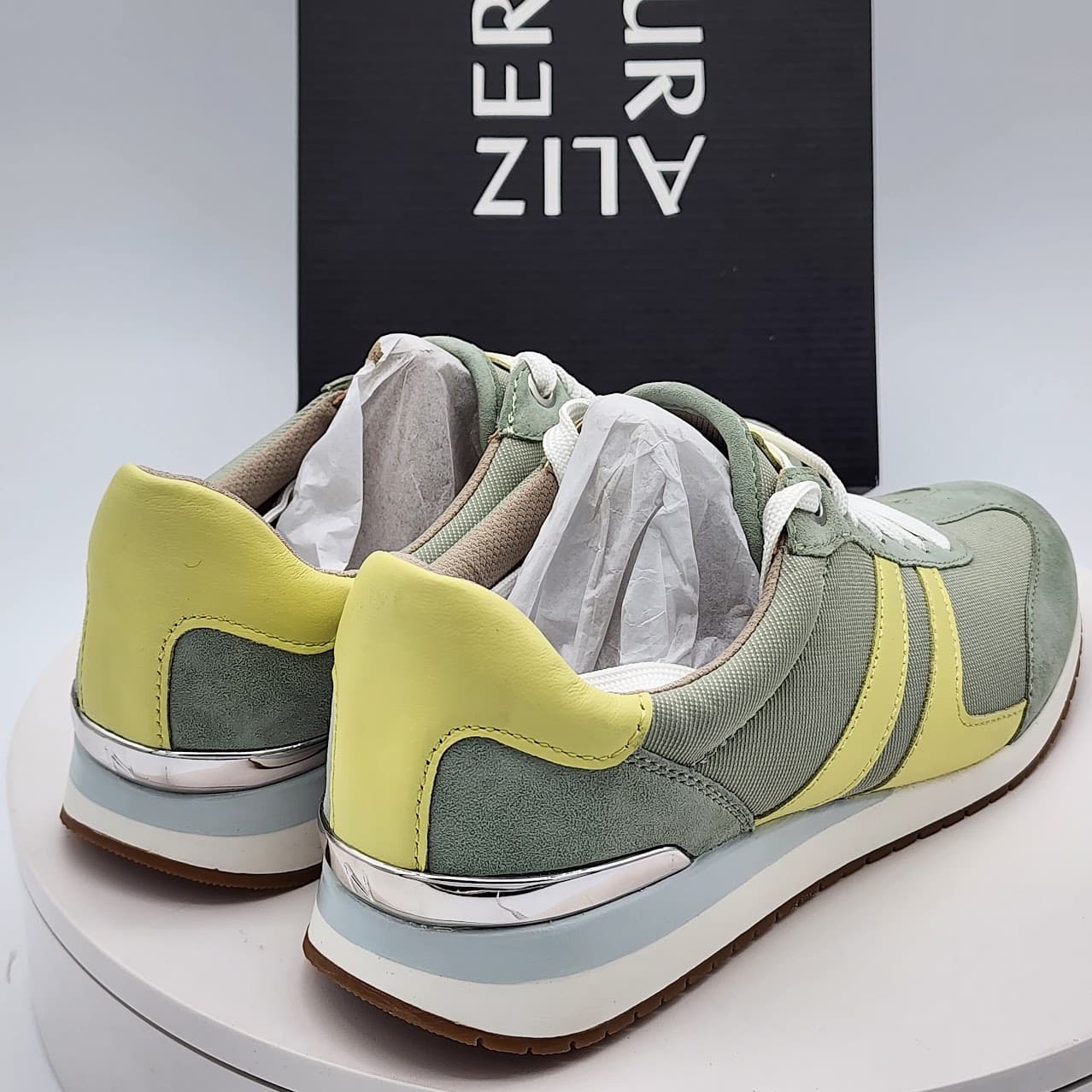 Naturalizer Lorena Pistachio Green Suede Fabric Sneakers Women’s Size 11 M - Thumbnail 3