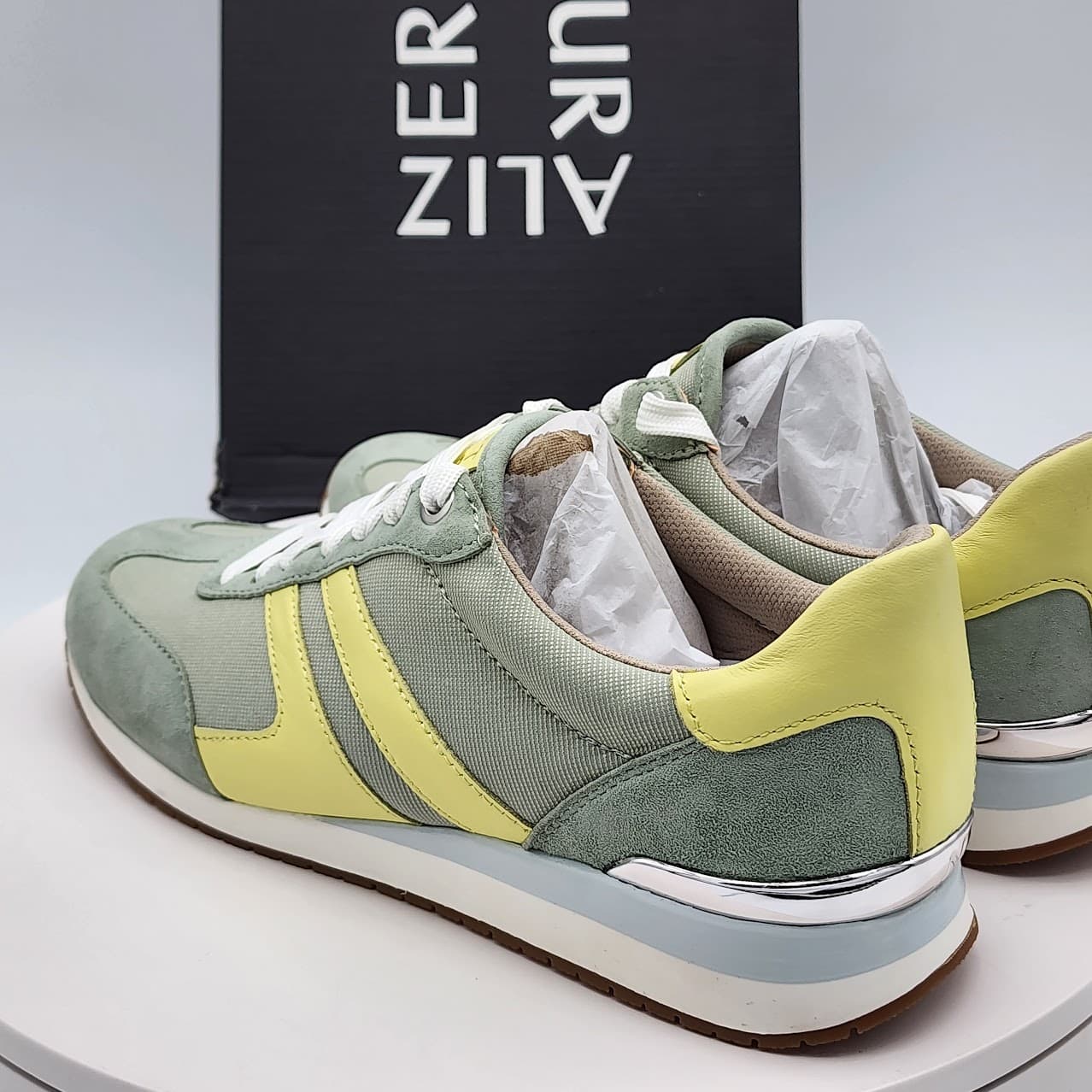 Naturalizer Lorena Pistachio Green Suede Fabric Sneakers Women’s Size 11 M - Thumbnail 4
