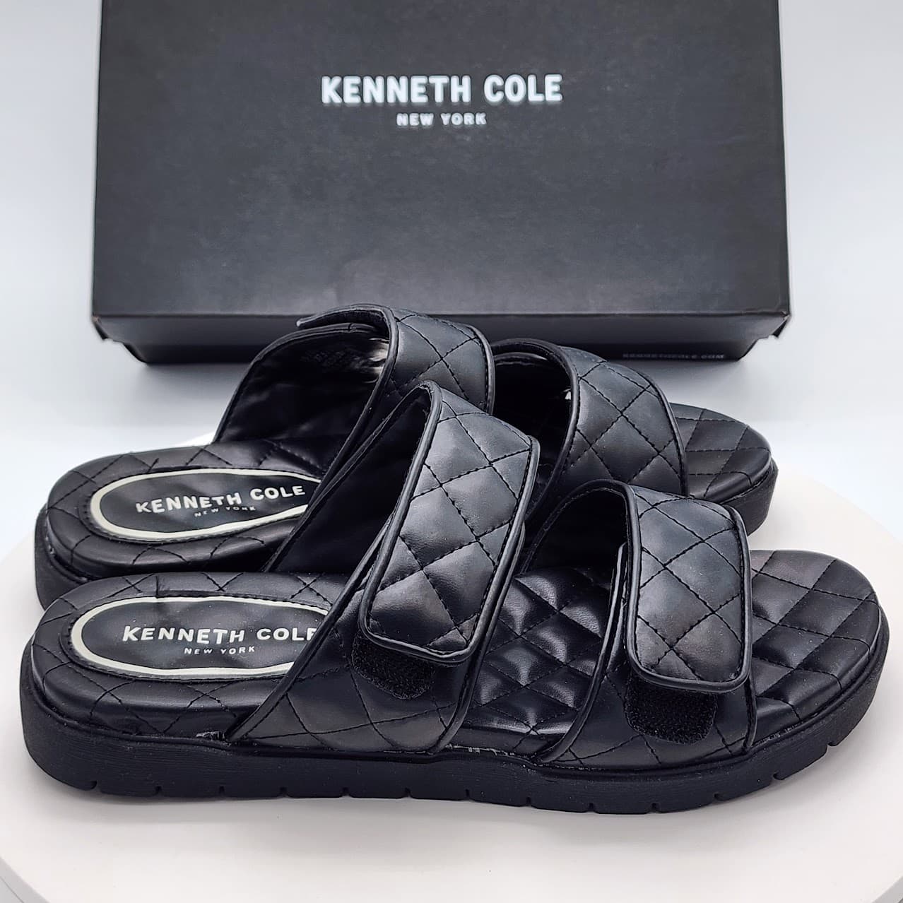Kenneth Cole New York Reeves Women's Black Quilted 2-Band Platform Sandals 7 - Thumbnail 2