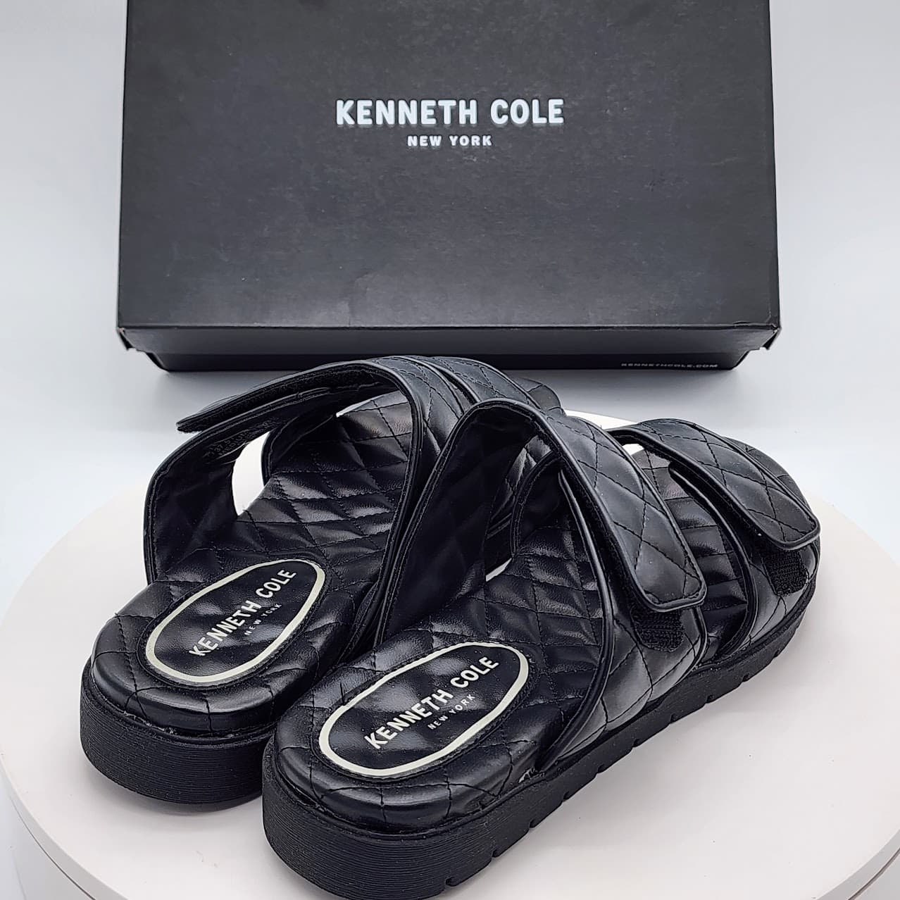 Kenneth Cole New York Reeves Women's Black Quilted 2-Band Platform Sandals 7 - Thumbnail 3