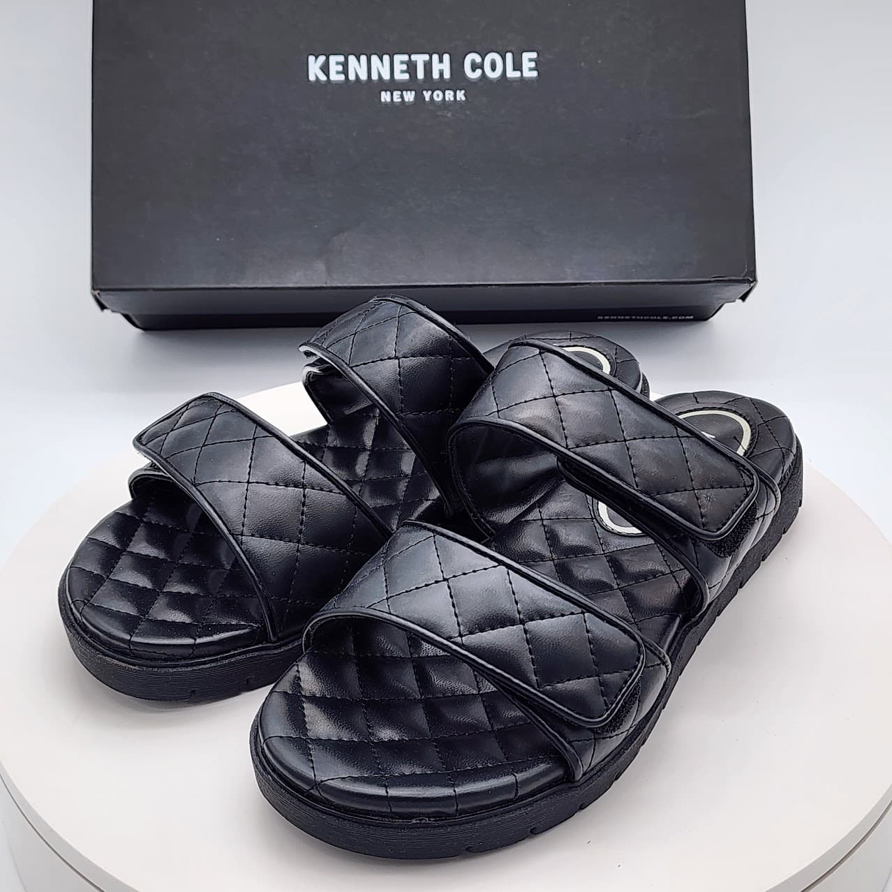 Kenneth Cole New York Reeves Women's Black Quilted 2-Band Platform Sandals 7 - Thumbnail 4