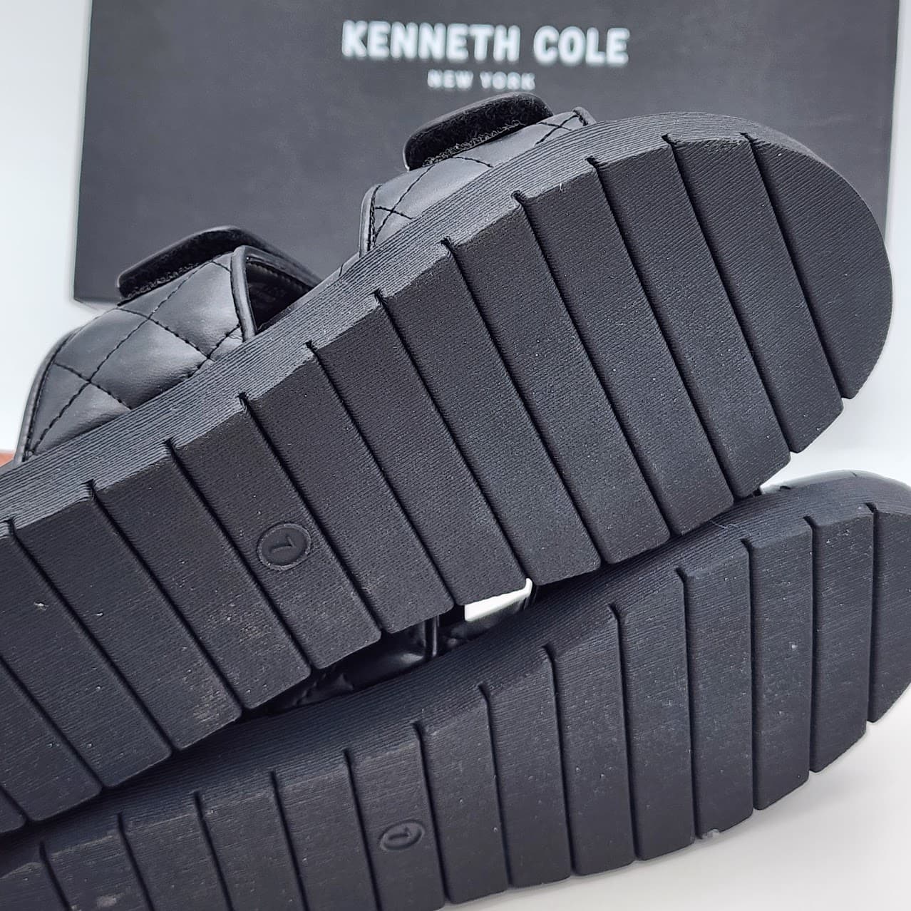 Kenneth Cole New York Reeves Women's Black Quilted 2-Band Platform Sandals 7 - Thumbnail 7