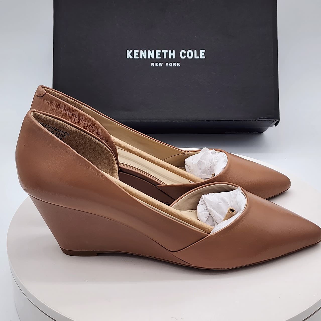 Kenneth Cole New York Ellis Beige Leather D’Orsay Wedge Pumps Women’s Size 8 - Thumbnail 2