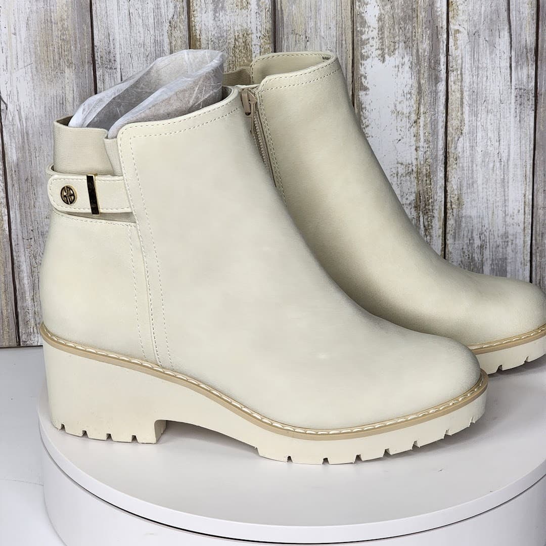 NEW - Giani Bernini Women's Vedaa Memory Foam Wedge Booties - Size 7.5
