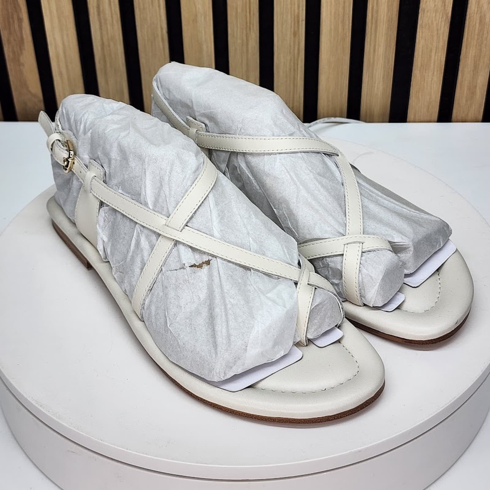 NEW - Marc Fisher LTD Gerty Women’s Ivory Strappy Flat Sandals Leather Size 9.5
