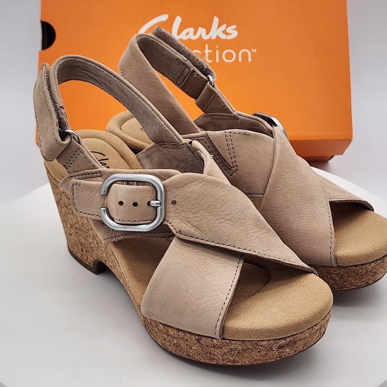 NEW - Clarks Collection Giselle Dove Wedge Sandals Taupe Nubuck Women's US 5.5 W