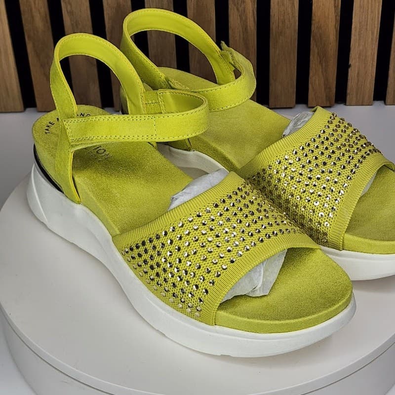 NEW - Kenneth Cole Reaction Hera Women’s Jeweled Platform Lime Sandals - Size 9