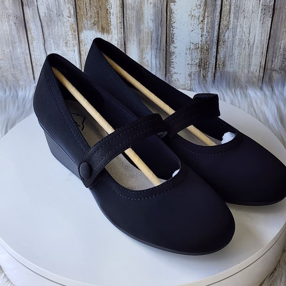 NEW - Cliffs by White Mountain Women's Brightly Mary-Jane Style Wedge - Size 7.5