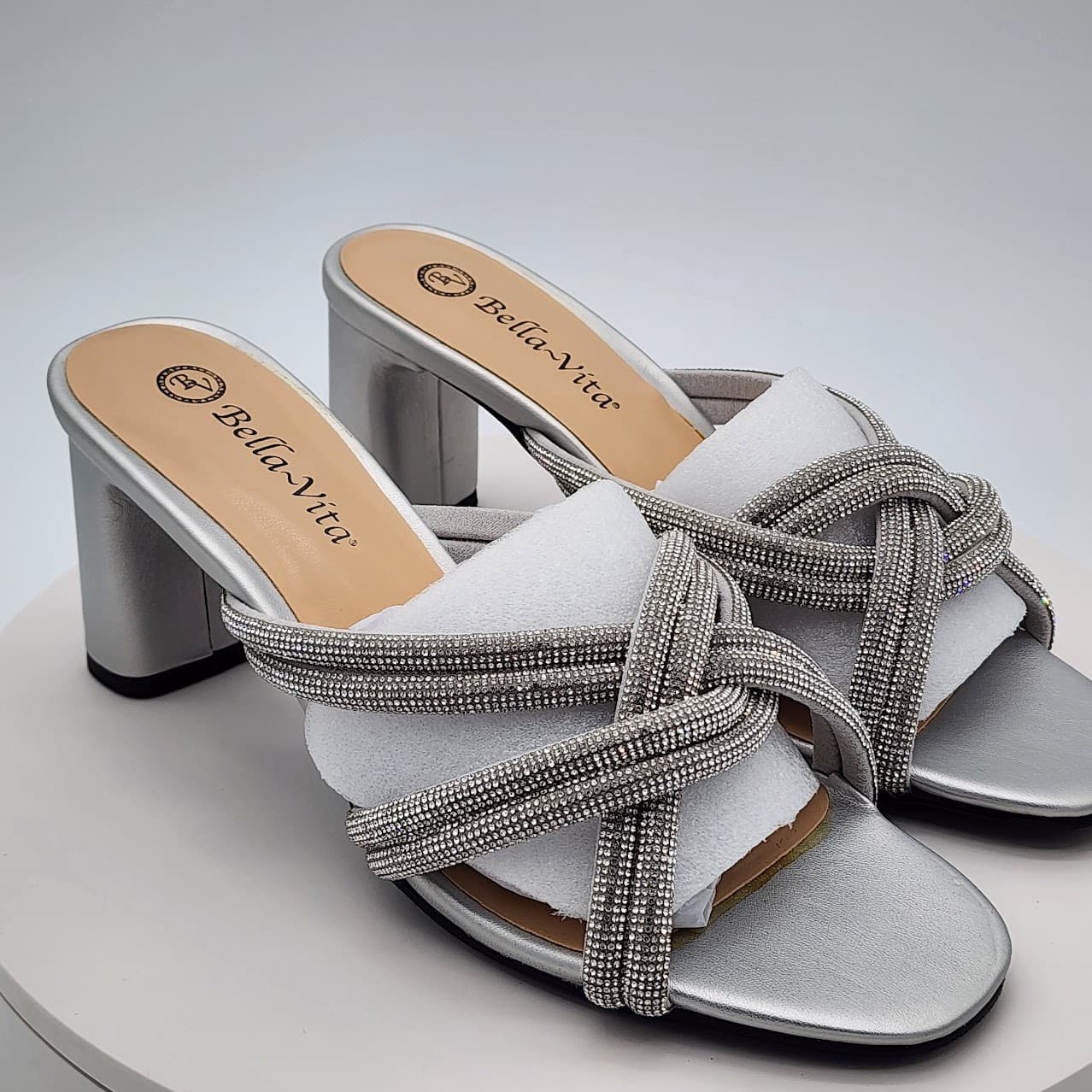 Bella Vita Carmen Silver Suede Heels 8.5W