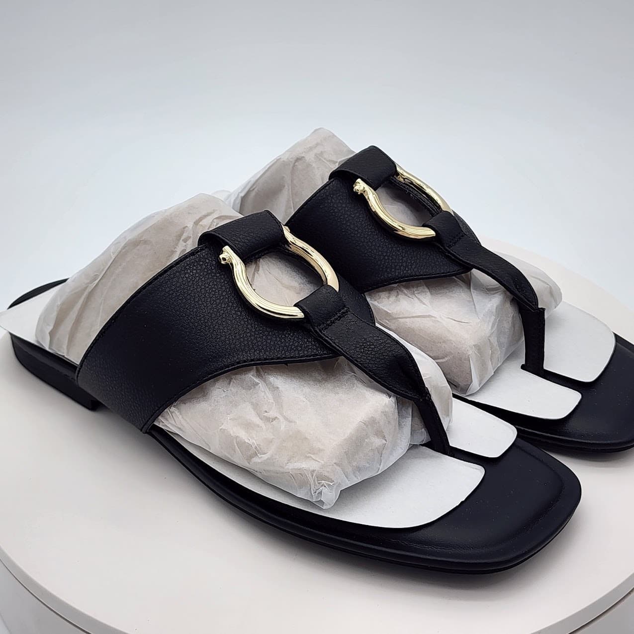 NEW - Giani Bernini YurnieEP Dark Saddle Black Thong Slide Sandals Women's 10M