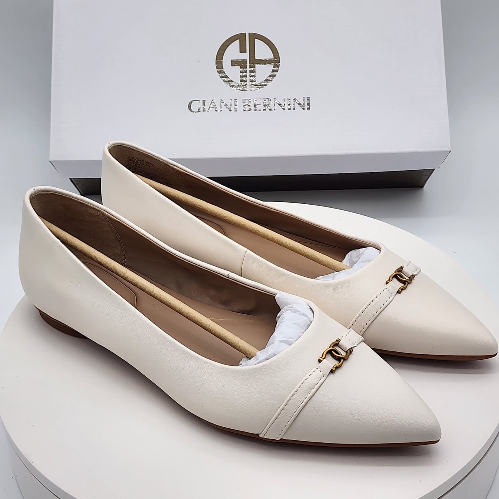NEW - Giani Bernini Bentlley Women’s White Pointed Toe Flats Slip On Size 9.5 M